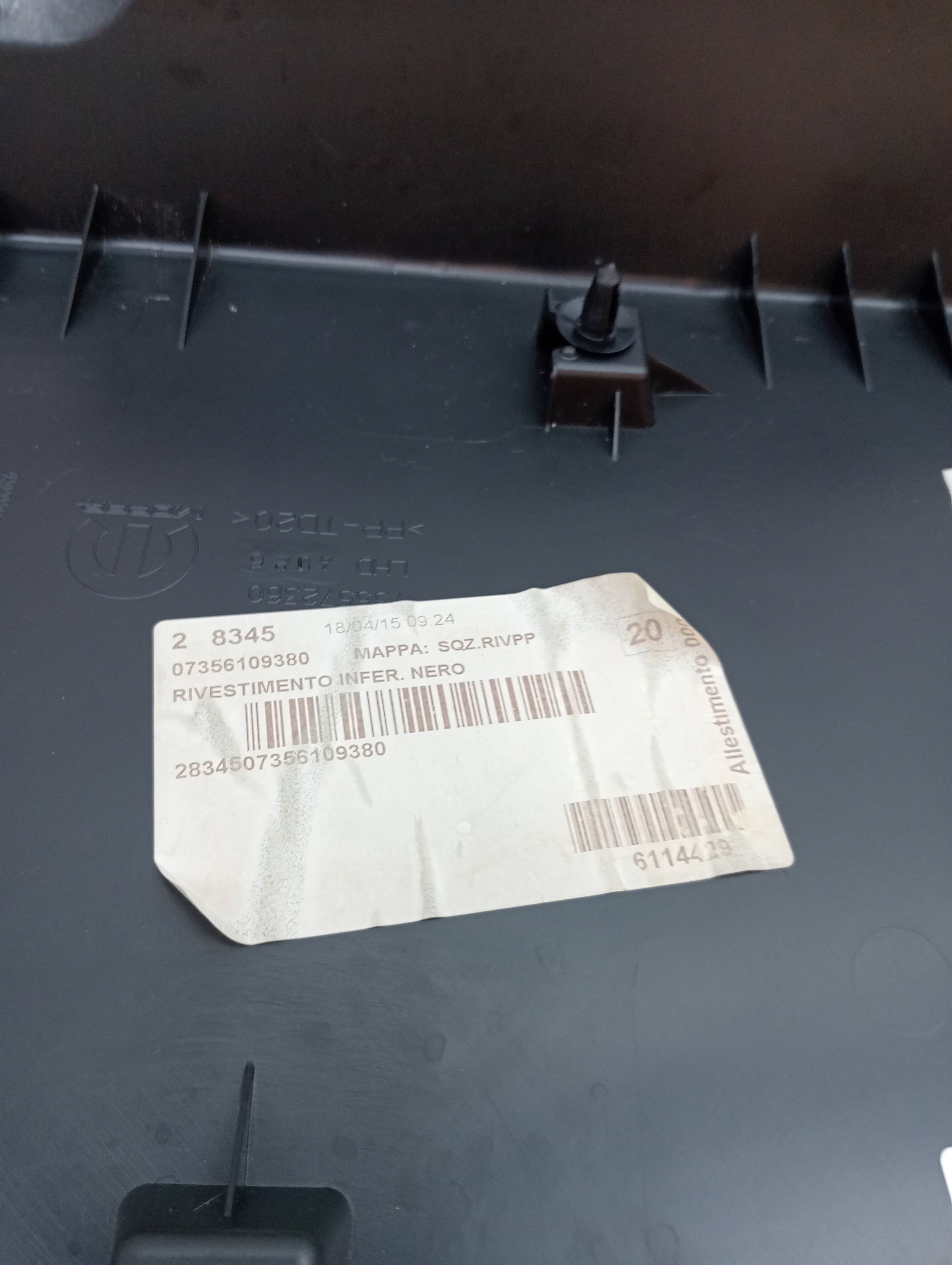 Guarnecido porton trasero FIAT 500 X (334) 3