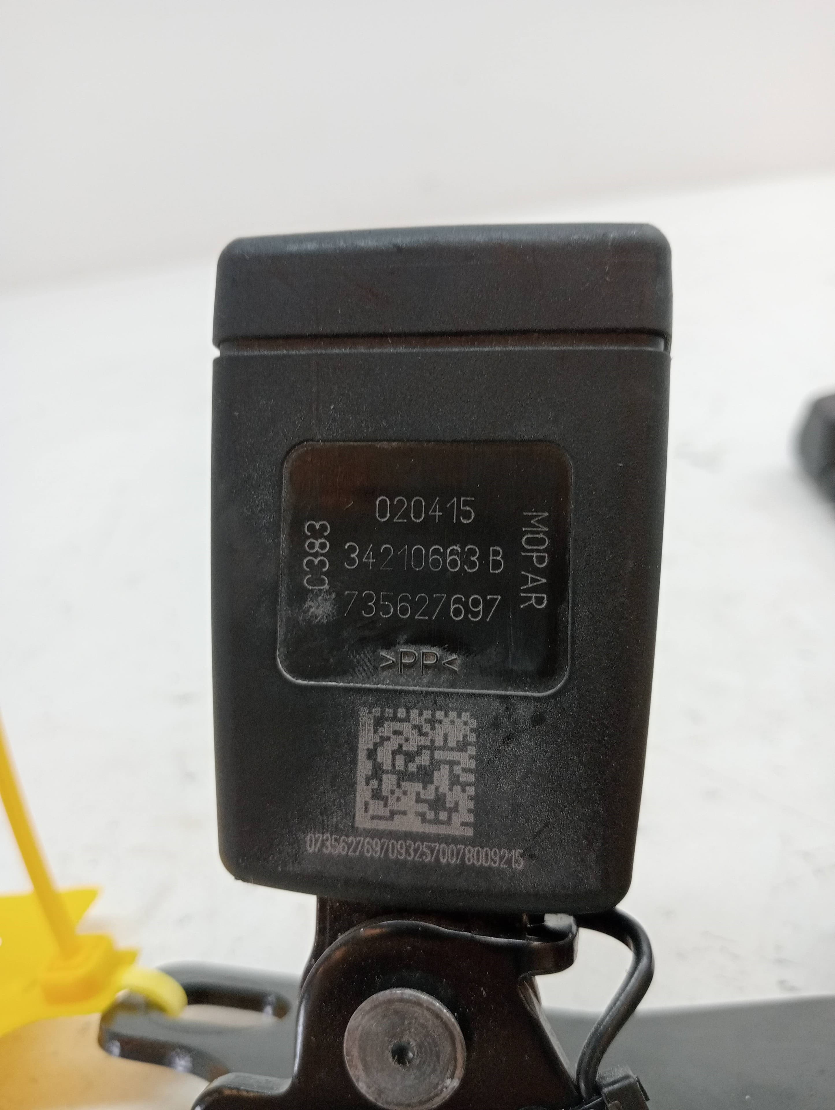 Enganche cinturon FIAT 500 X (334) 3