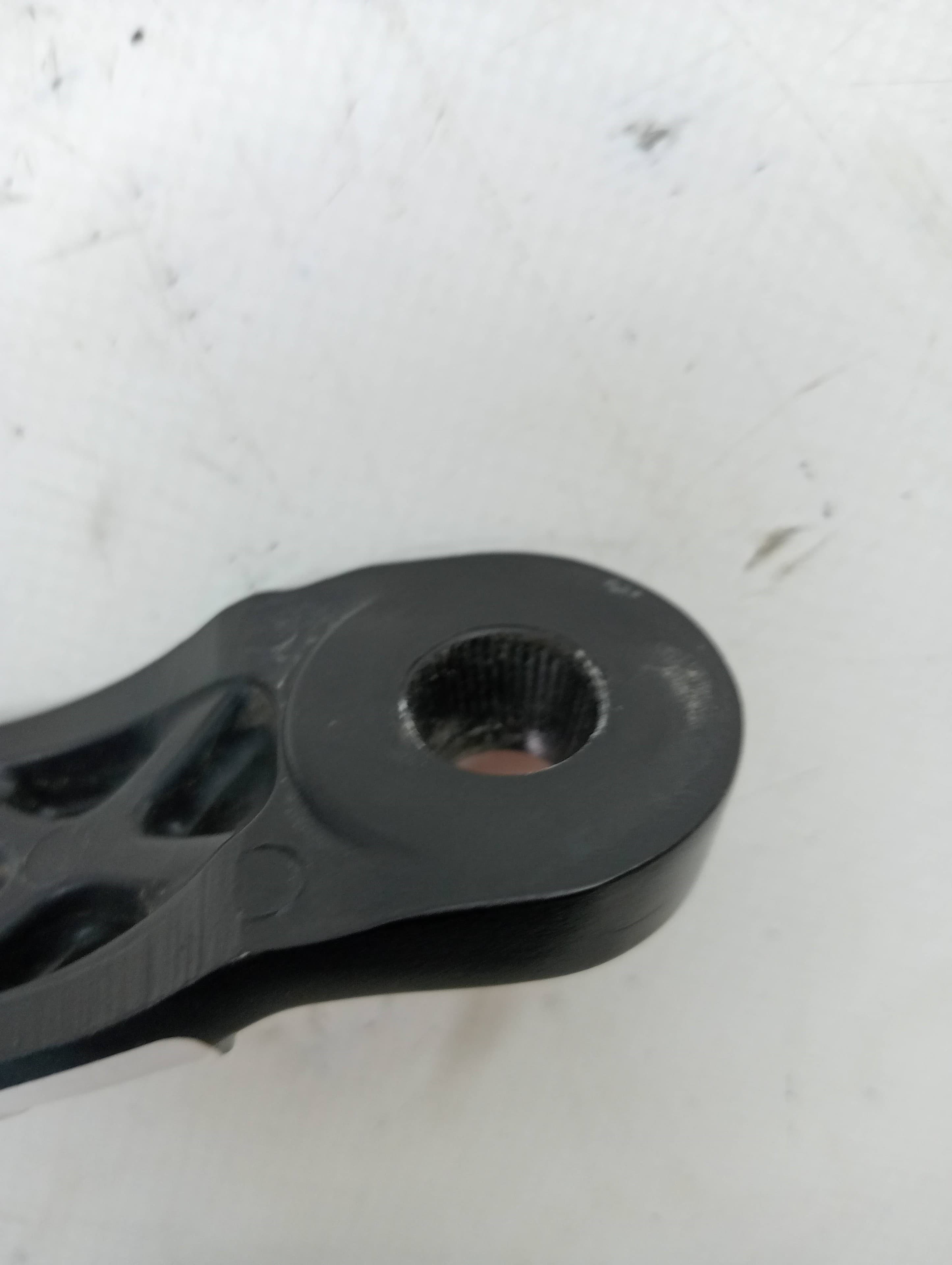 Brazo limpia delantero izquierdo FIAT 500 X (334) 3
