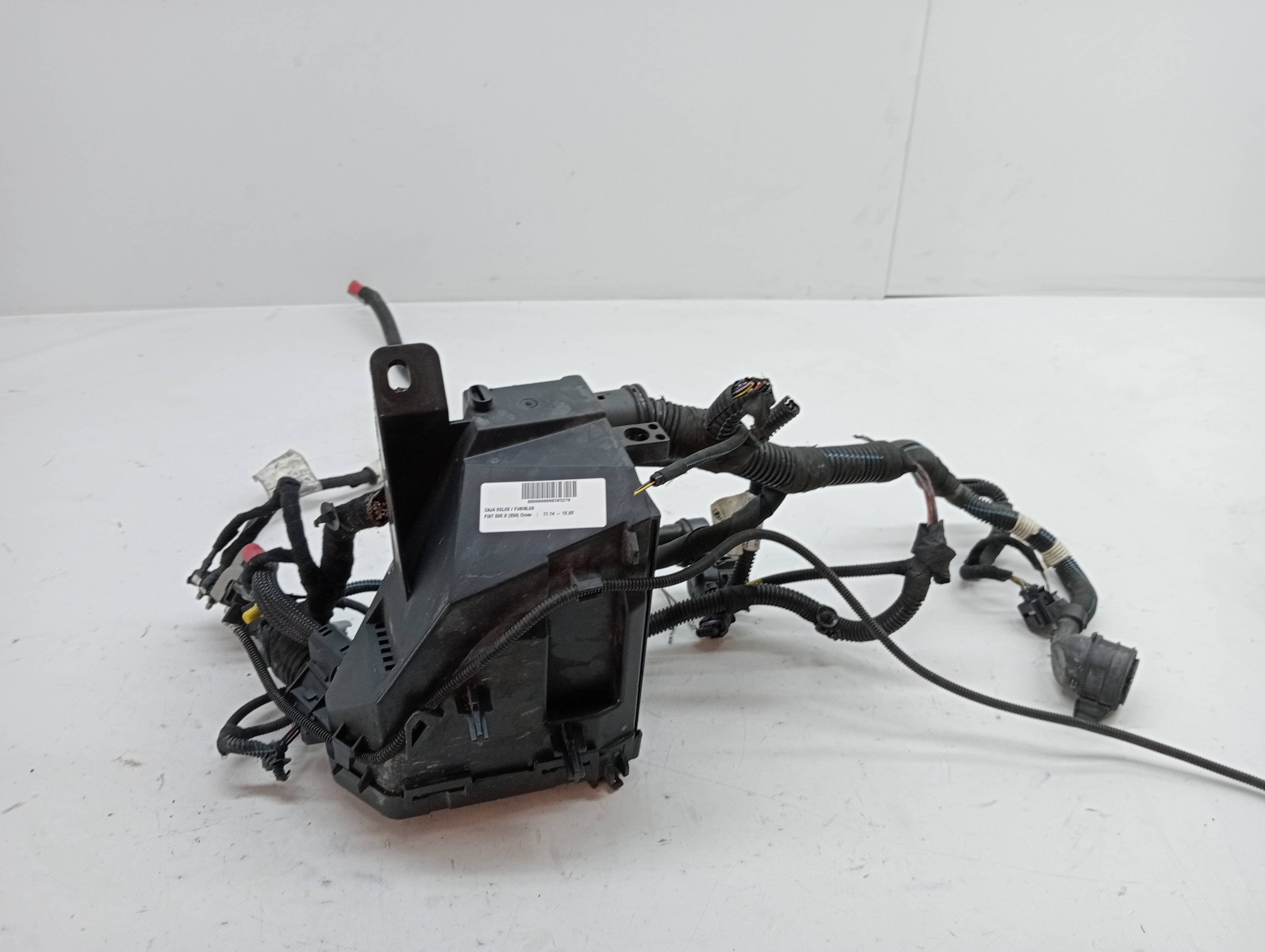 Caja reles / fusibles FIAT 500 X (334)