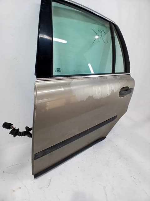 Puerta trasera izquierda VOLVO XC90 4
