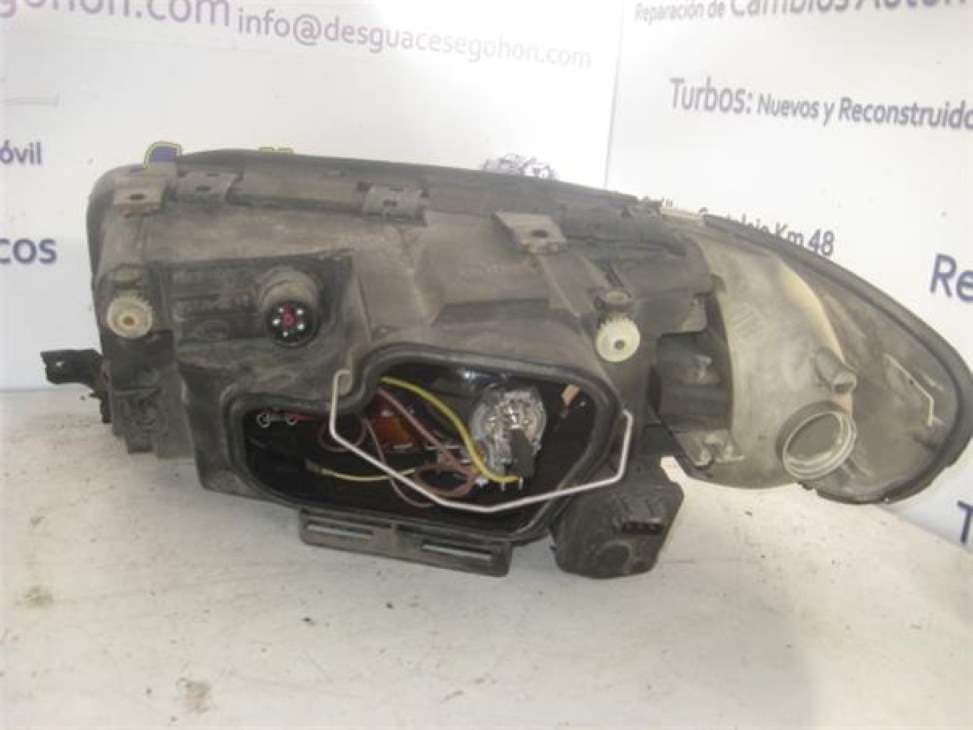 Faro derecho AUDI A6 BERLINA (4B2) 2