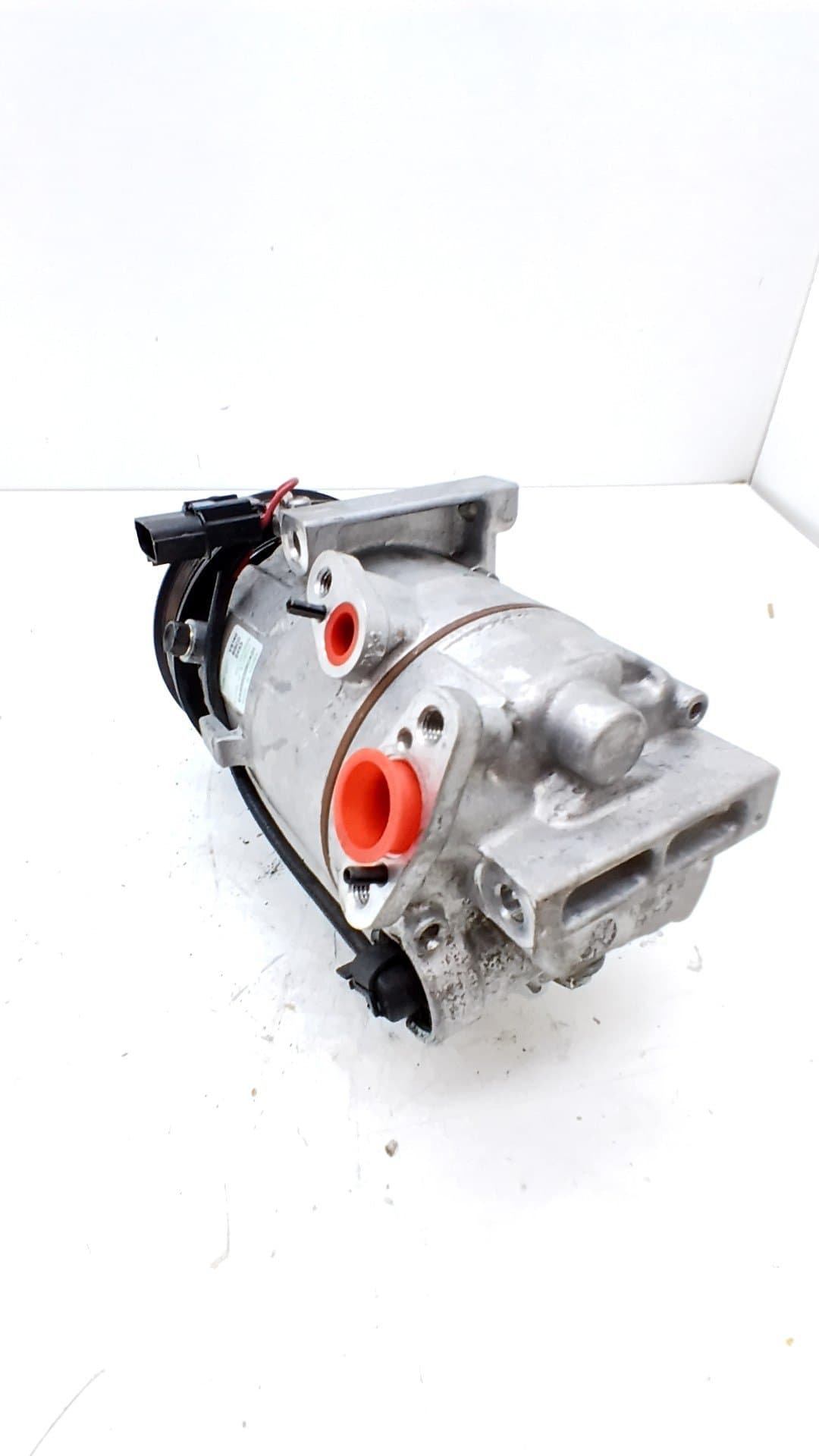 Recambio KIA XCEED ref. 97701J7400 5
