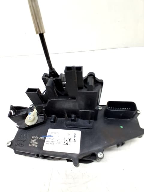 Cerradura puerta delantera izquierda FIAT 500E 3