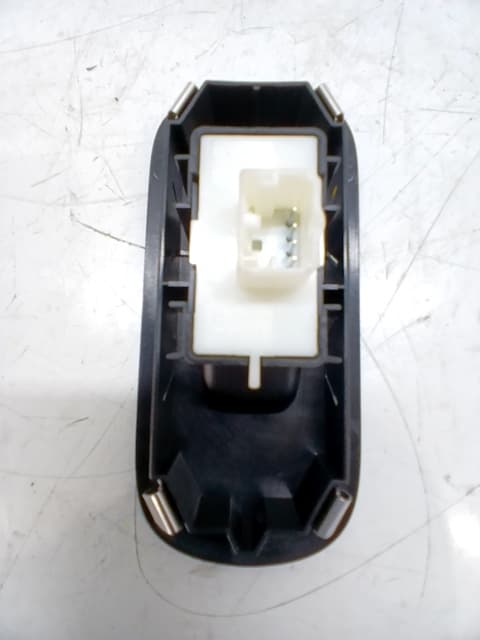Mando elevalunas delantero derecho FIAT 500E 3
