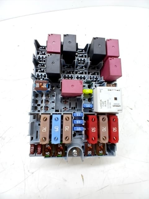 Caja reles / fusibles FIAT 500E
