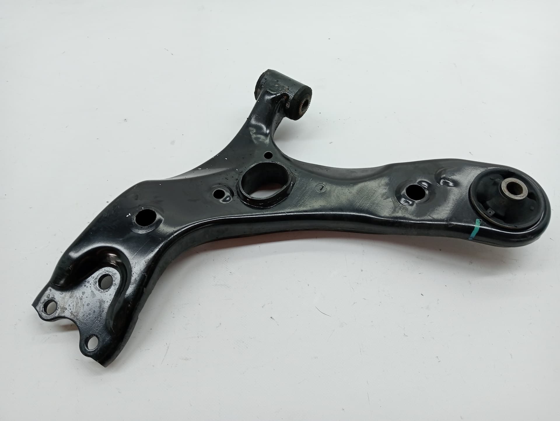 Brazo suspension inferior delantero izquierdo TOYOTA AURIS TOURING SPORTS (E18) 2