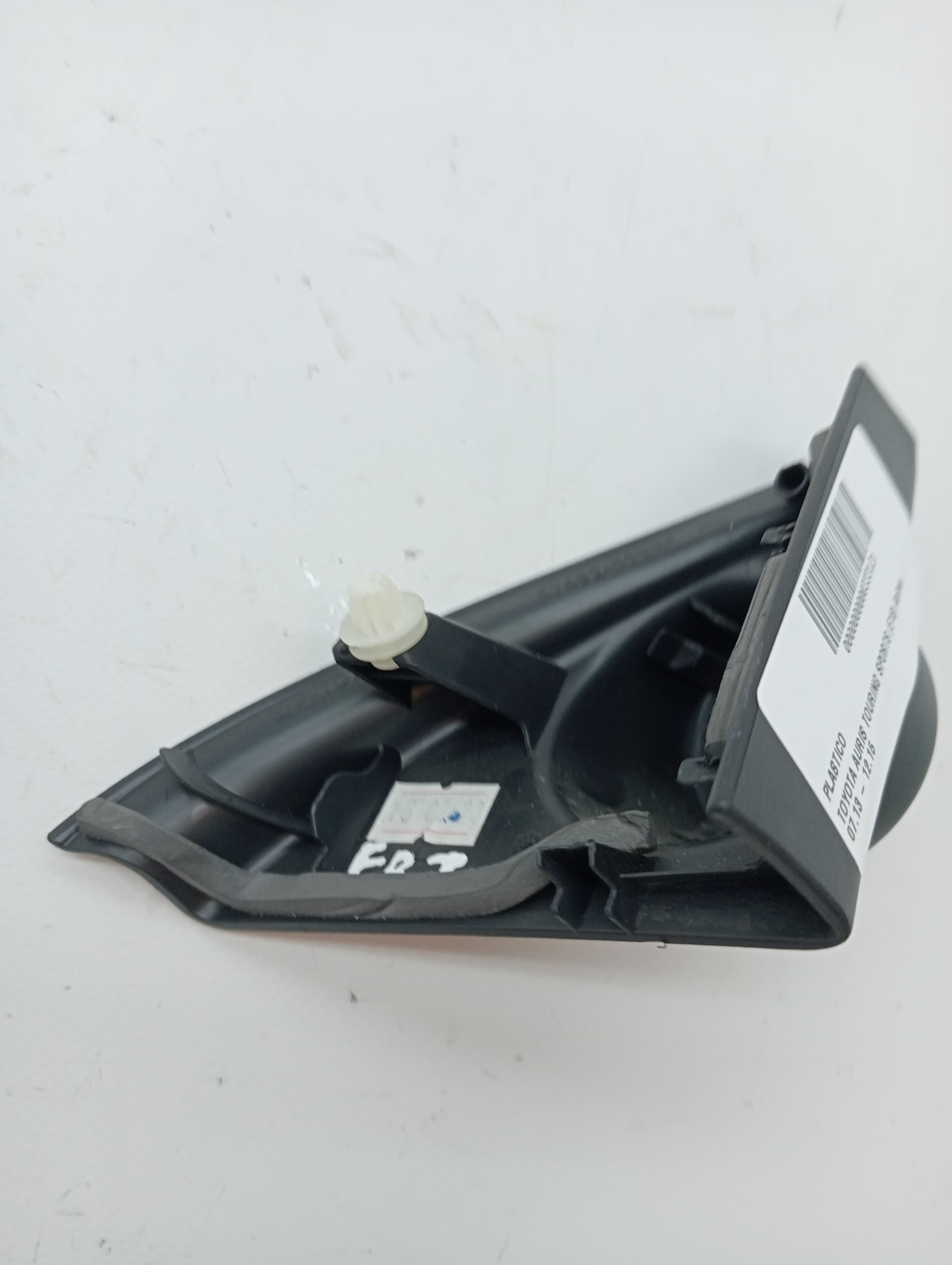 Plastico TOYOTA AURIS TOURING SPORTS (E18) 3