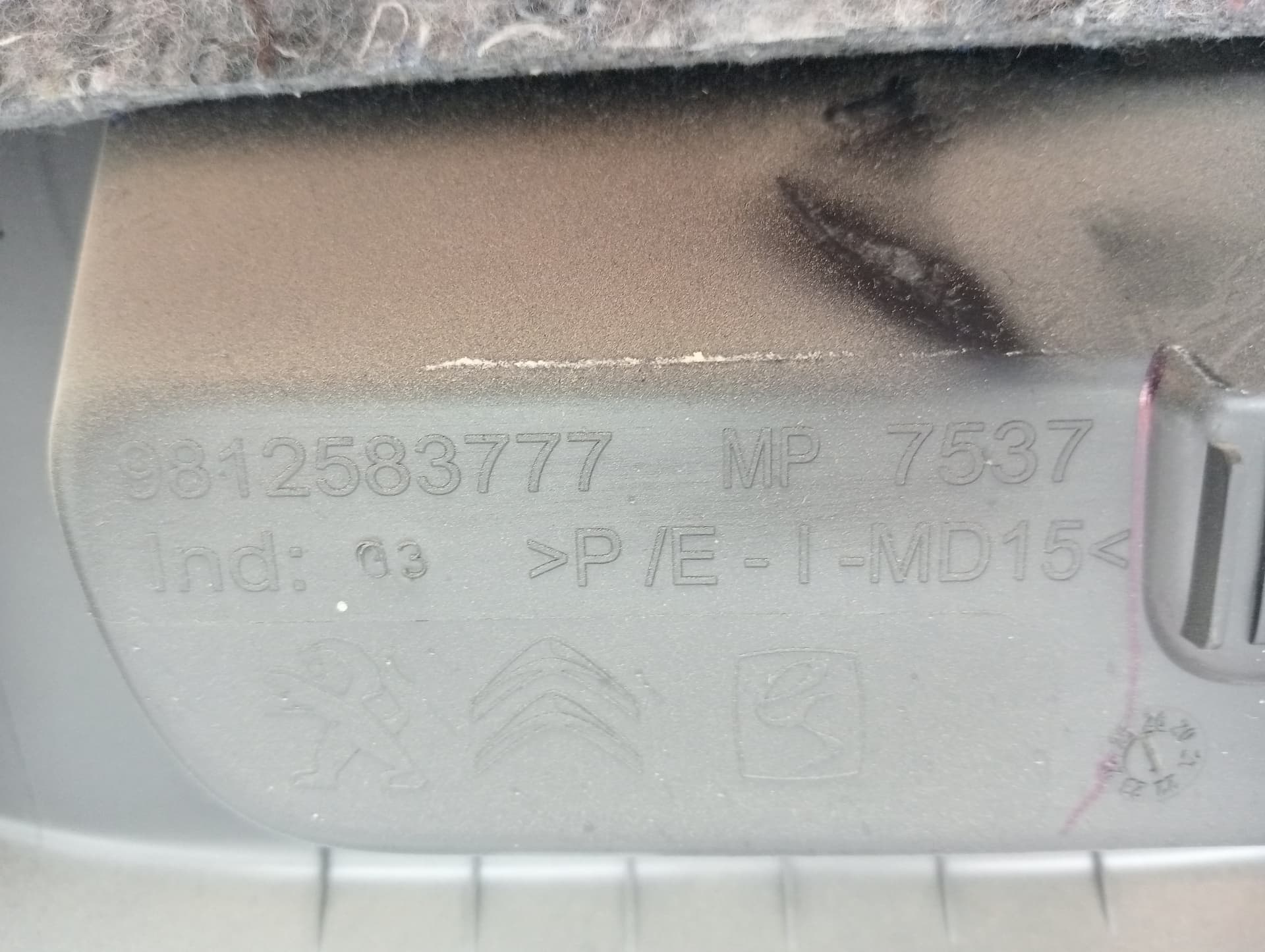 Guarnecido porton trasero CITROEN C3 AIRCROSS 3