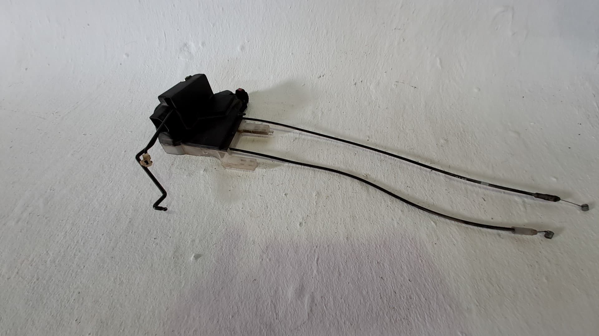 Cerradura puerta delantera izquierda HYUNDAI TUCSON (JM)
