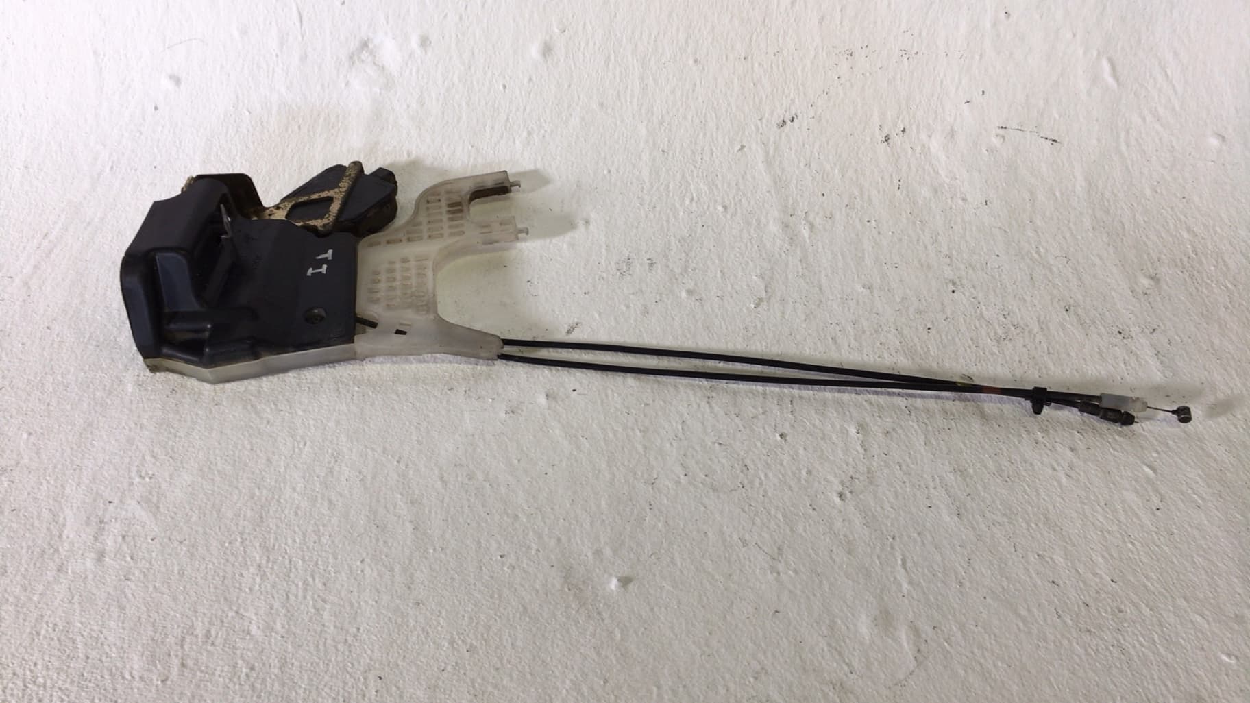 Cerradura puerta trasera izquierda HYUNDAI TUCSON (JM)