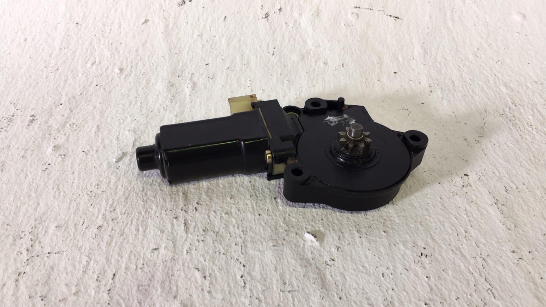 Motor elevalunas delantero derecho HYUNDAI TUCSON (JM)