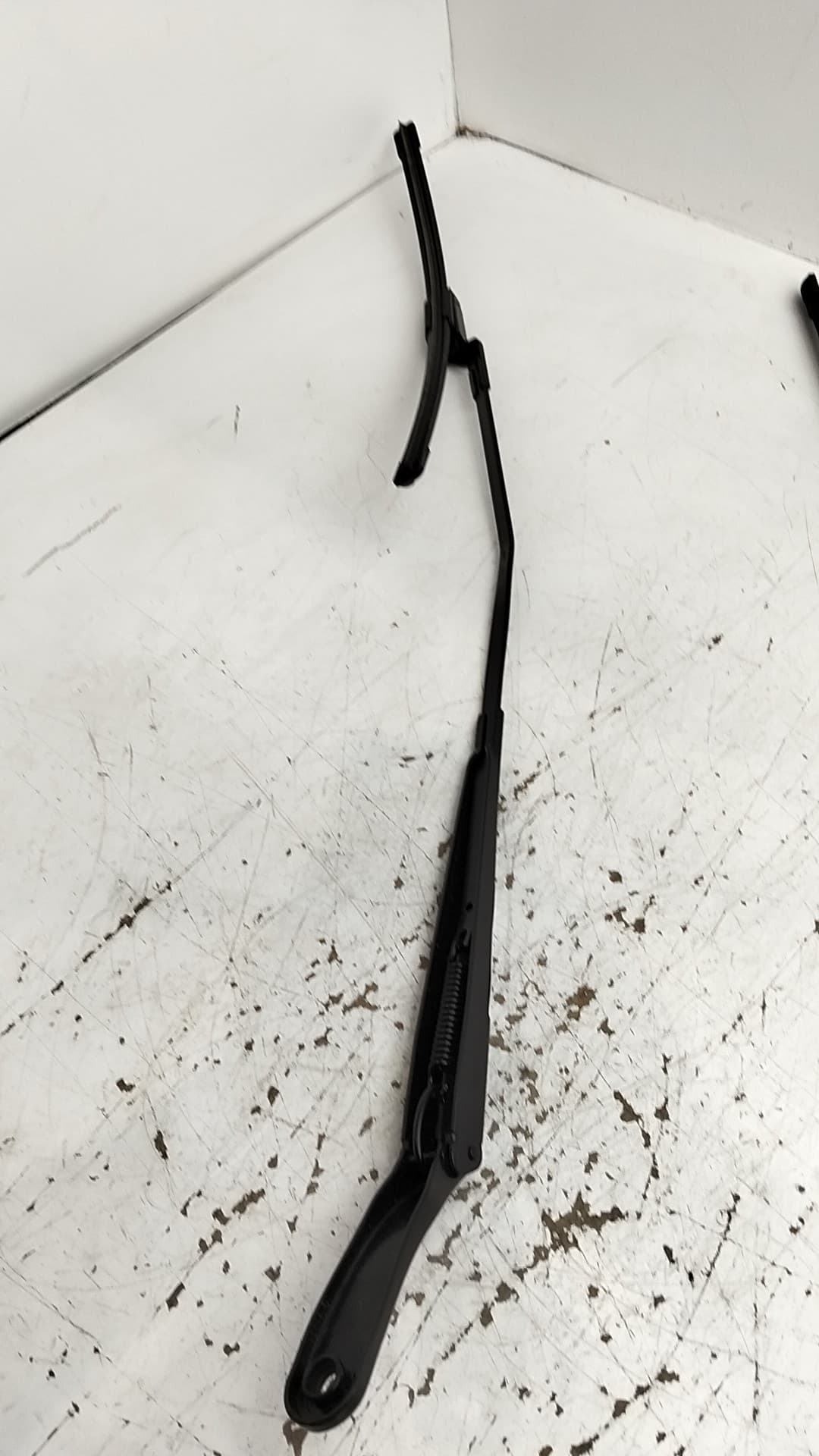 Brazo limpia delantero izquierdo OMODA 5 2