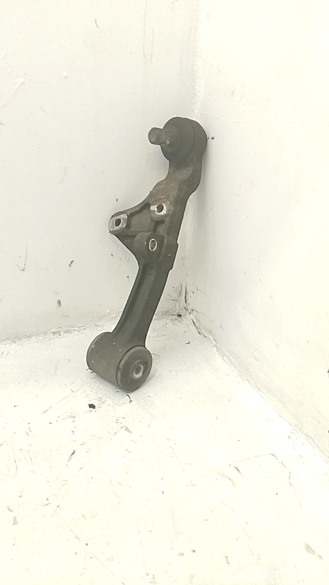 Brazo suspension inferior delantero derecho KIA CARNIVAL 2