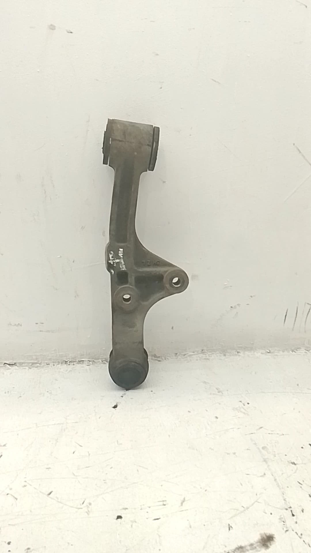 Brazo suspension inferior delantero izquierdo KIA CARNIVAL