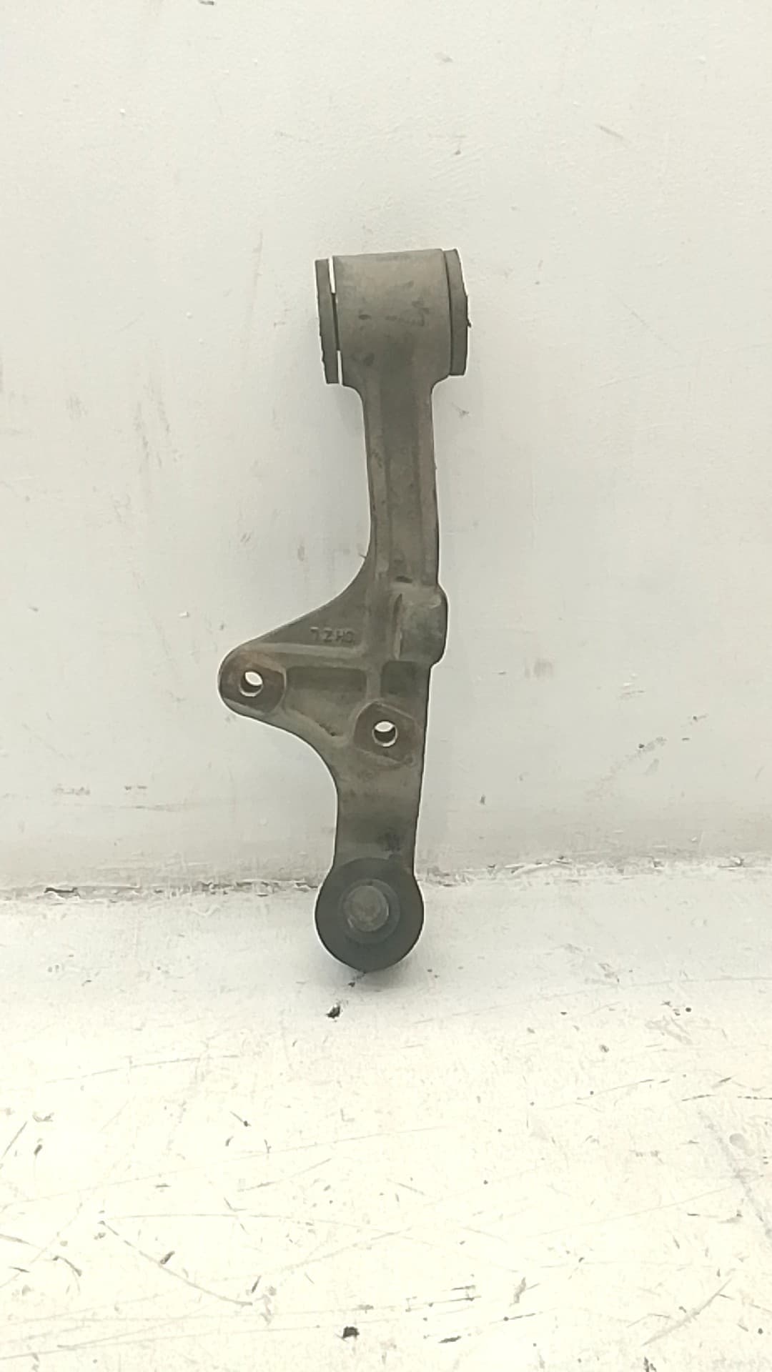 Brazo suspension inferior delantero izquierdo KIA CARNIVAL 2