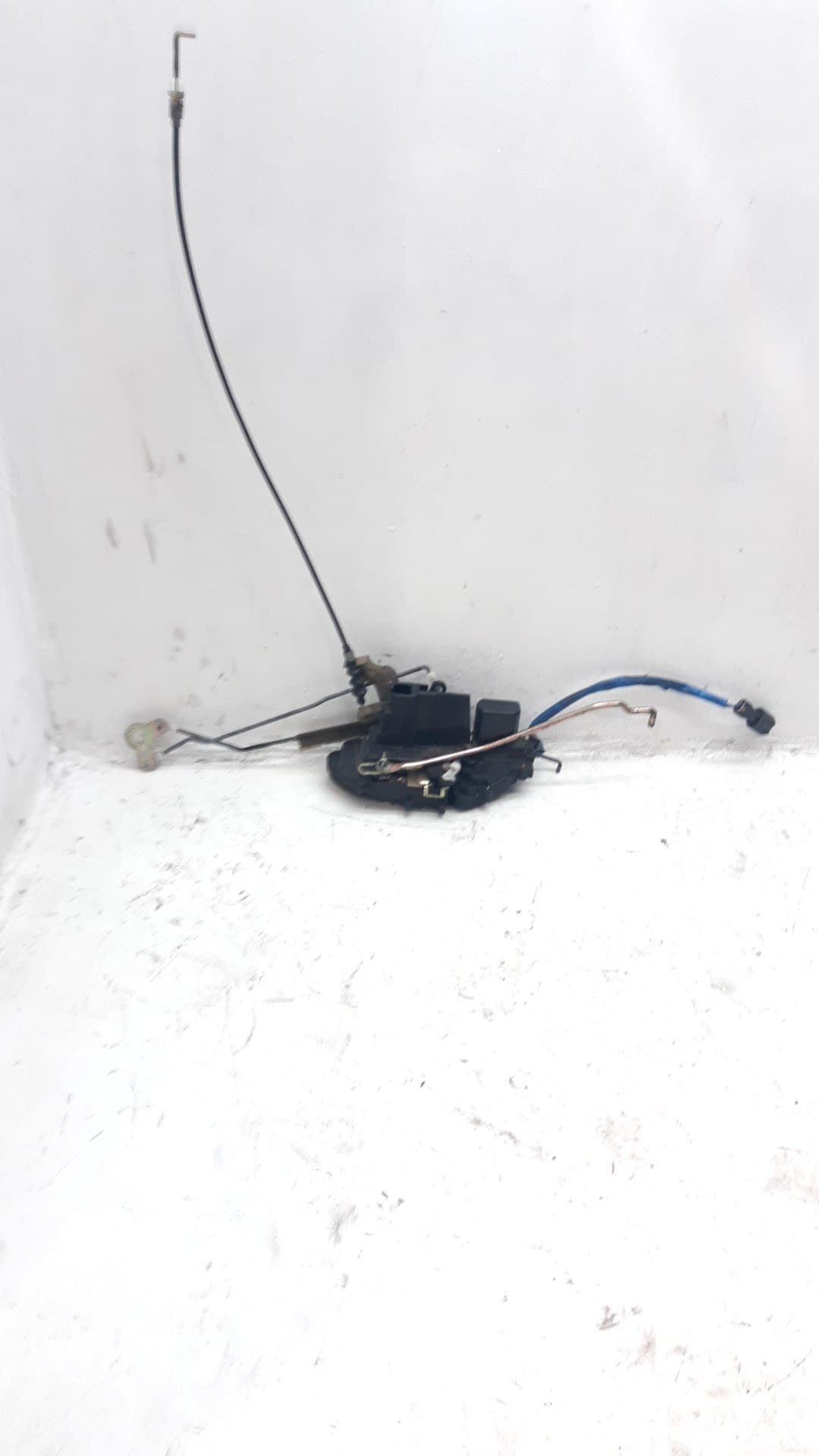Cerradura puerta delantera derecha KIA CARNIVAL 2
