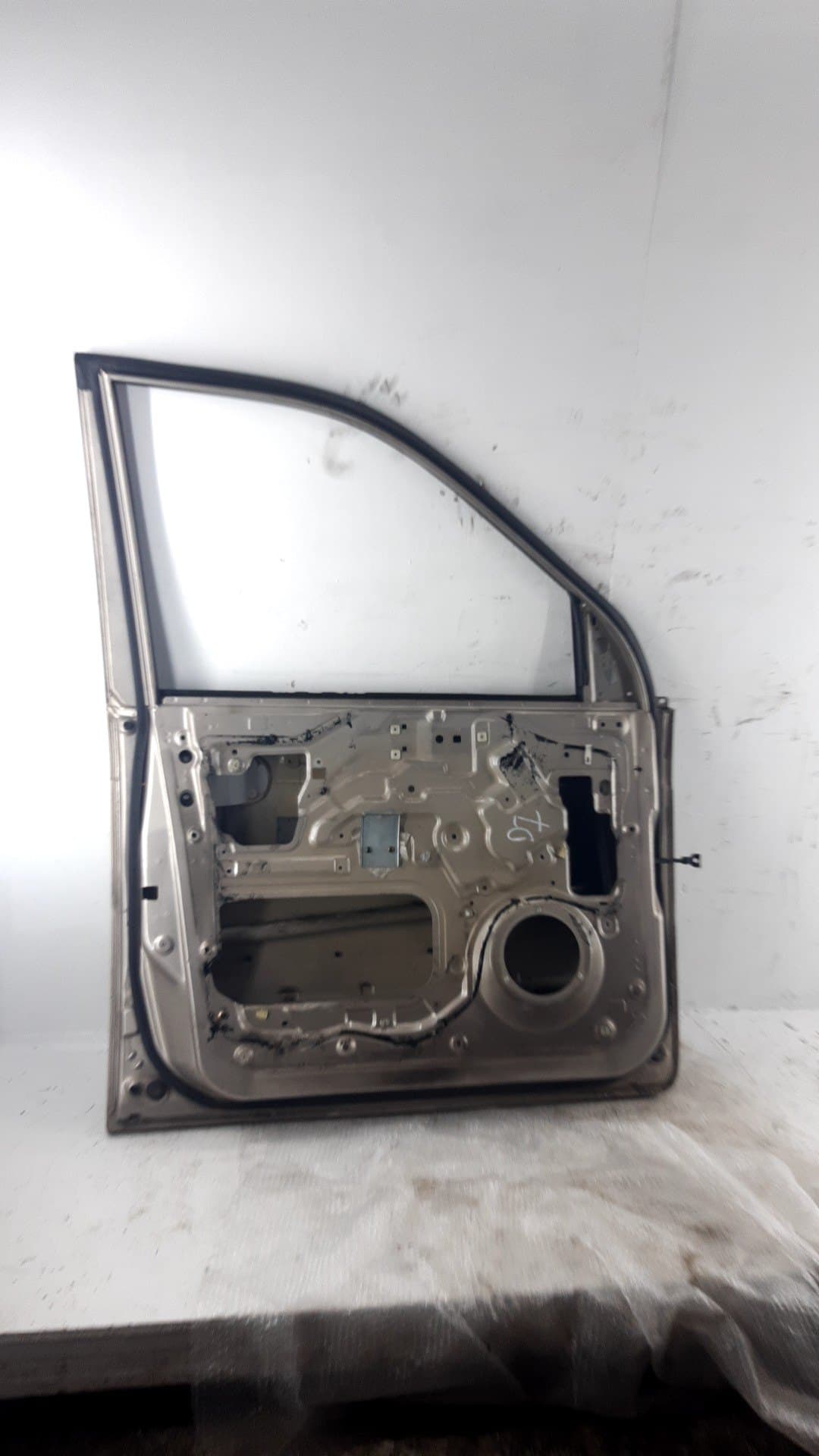Puerta delantera izquierda KIA CARNIVAL 2
