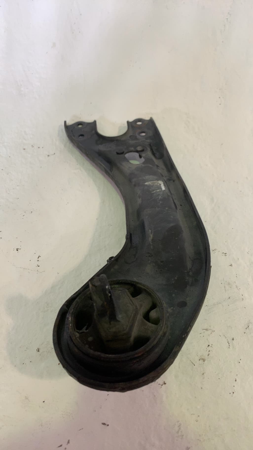 Brazo suspension inferior trasero izquierdo HYUNDAI IX35 2