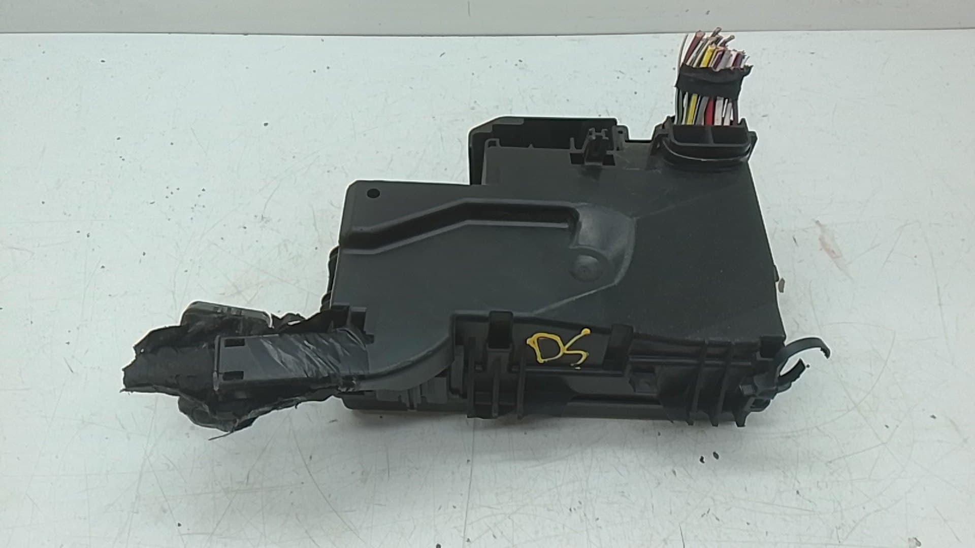 Caja reles / fusibles FORD MUSTANG 2