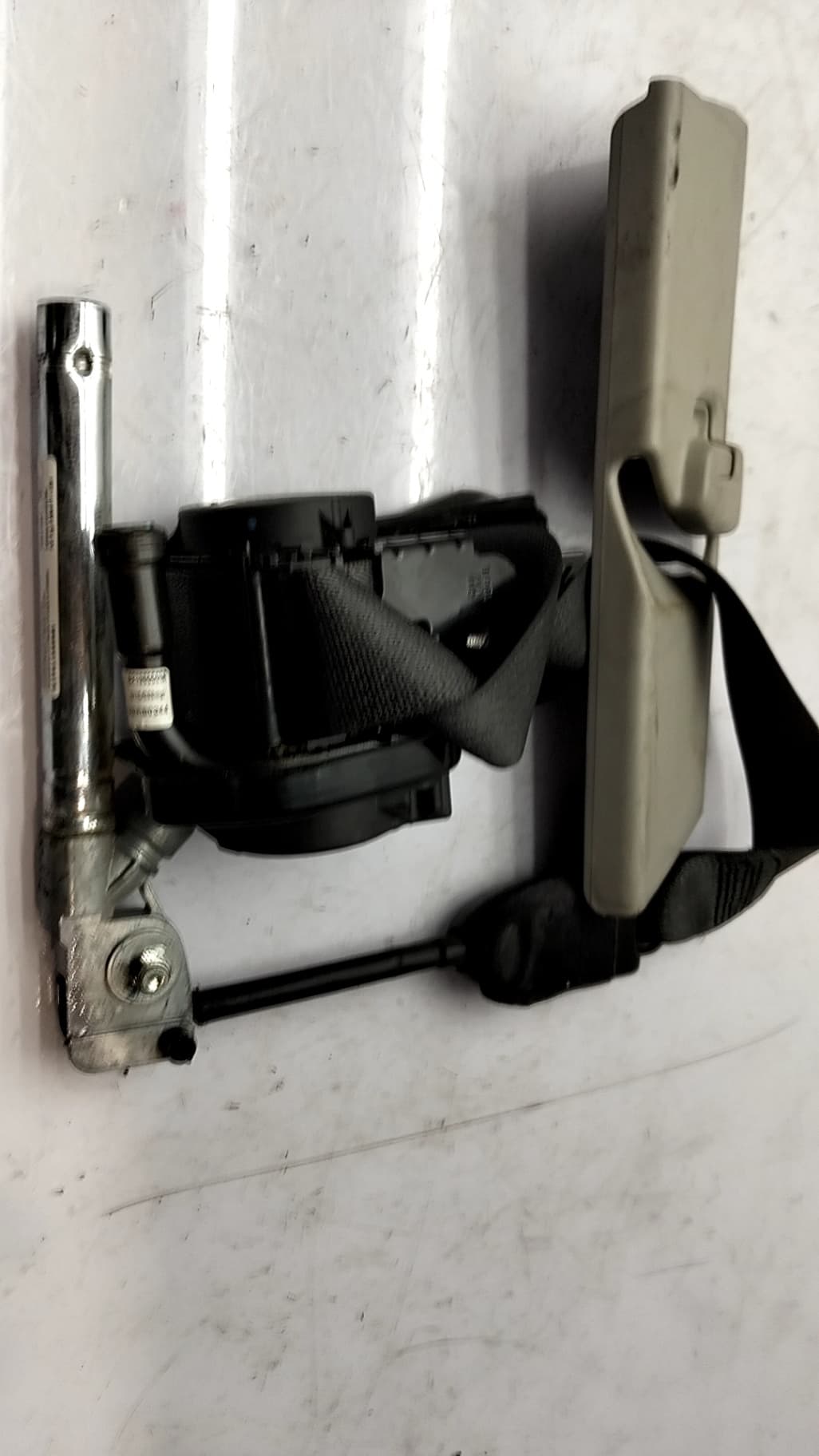 Cinturon seguridad delantero derecho CHEVROLET AVEO HATCHBACK (T300) 2