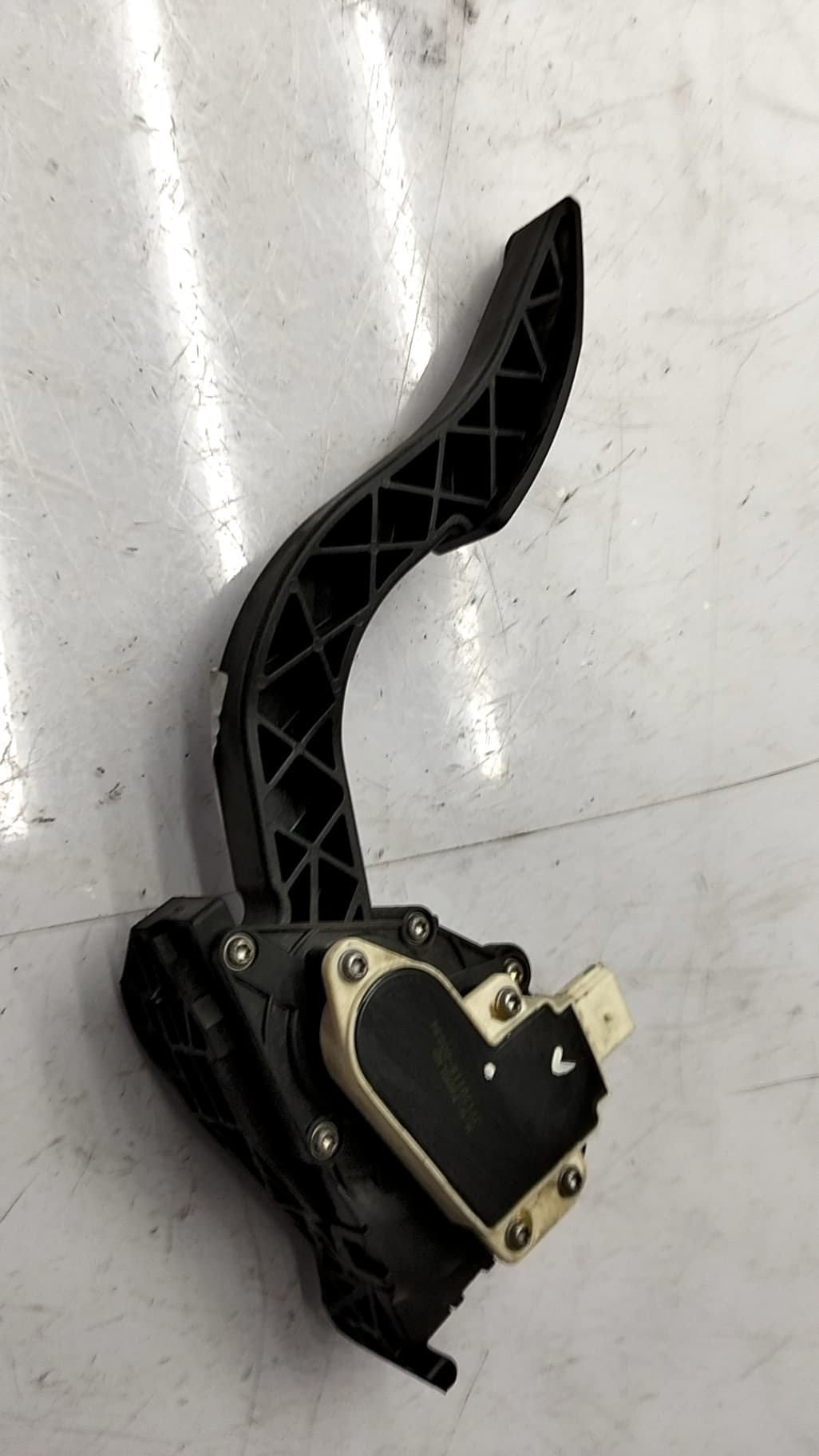 Pedal acelerador CHEVROLET AVEO HATCHBACK (T300)