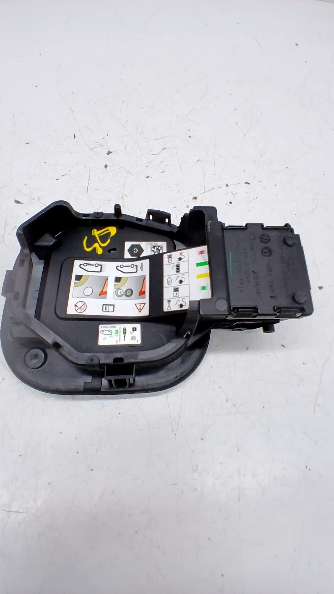 Tapa exterior combustible RENAULT TWINGO III 4