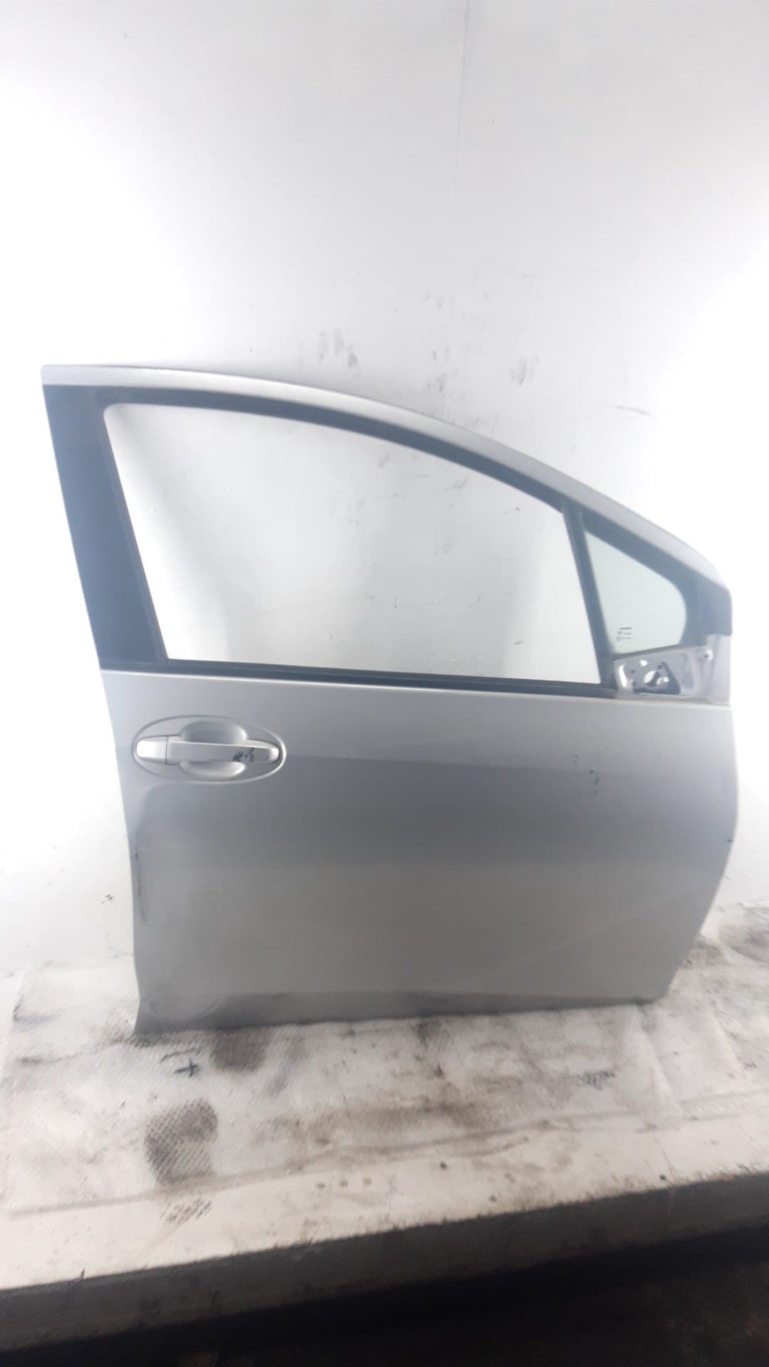 Puerta delantera derecha TOYOTA YARIS