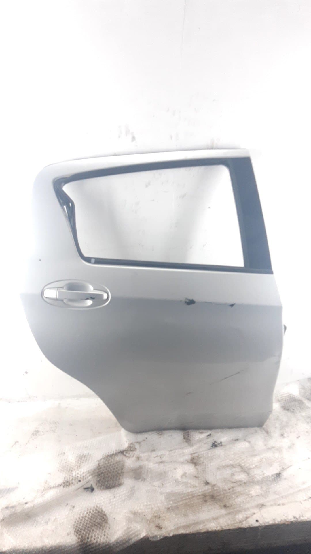 Puerta trasera derecha TOYOTA YARIS