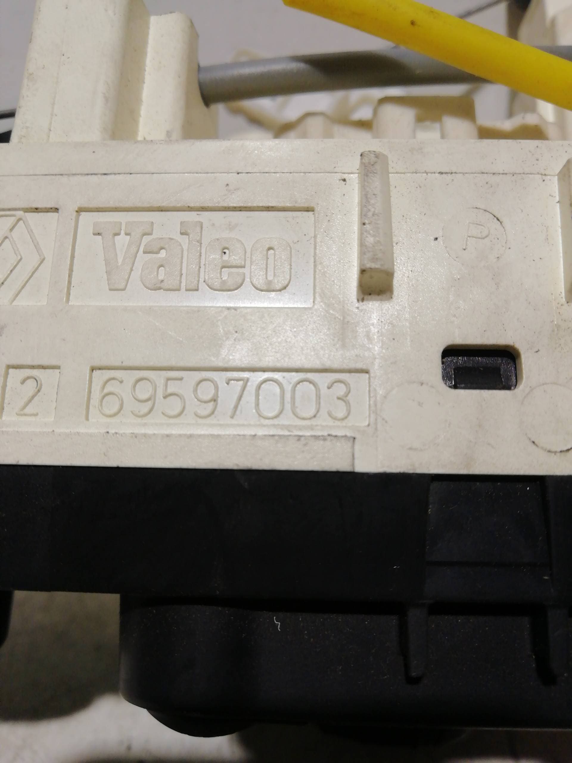 Recambio RENAULT CLIO III ref. 69597003 2