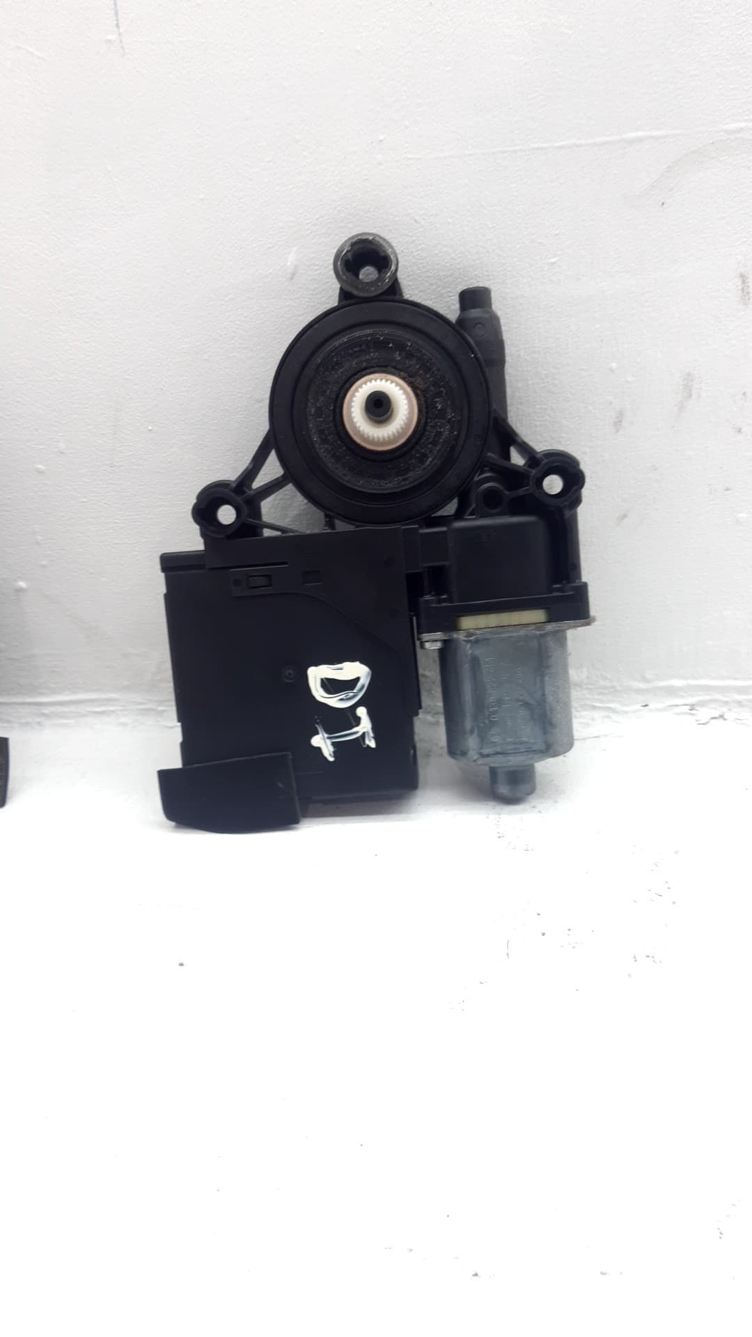 Motor elevalunas delantero izquierdo VOLKSWAGEN PASSAT CC (357)