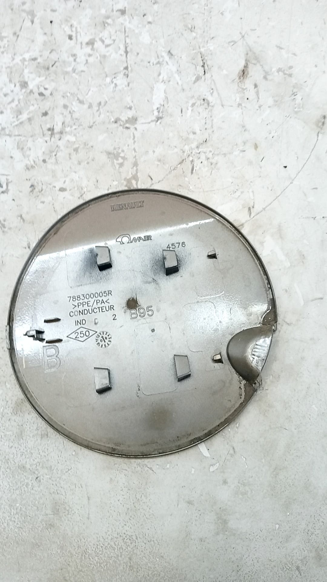 Tapa exterior combustible RENAULT MEGANE III BERLINA 5 P
