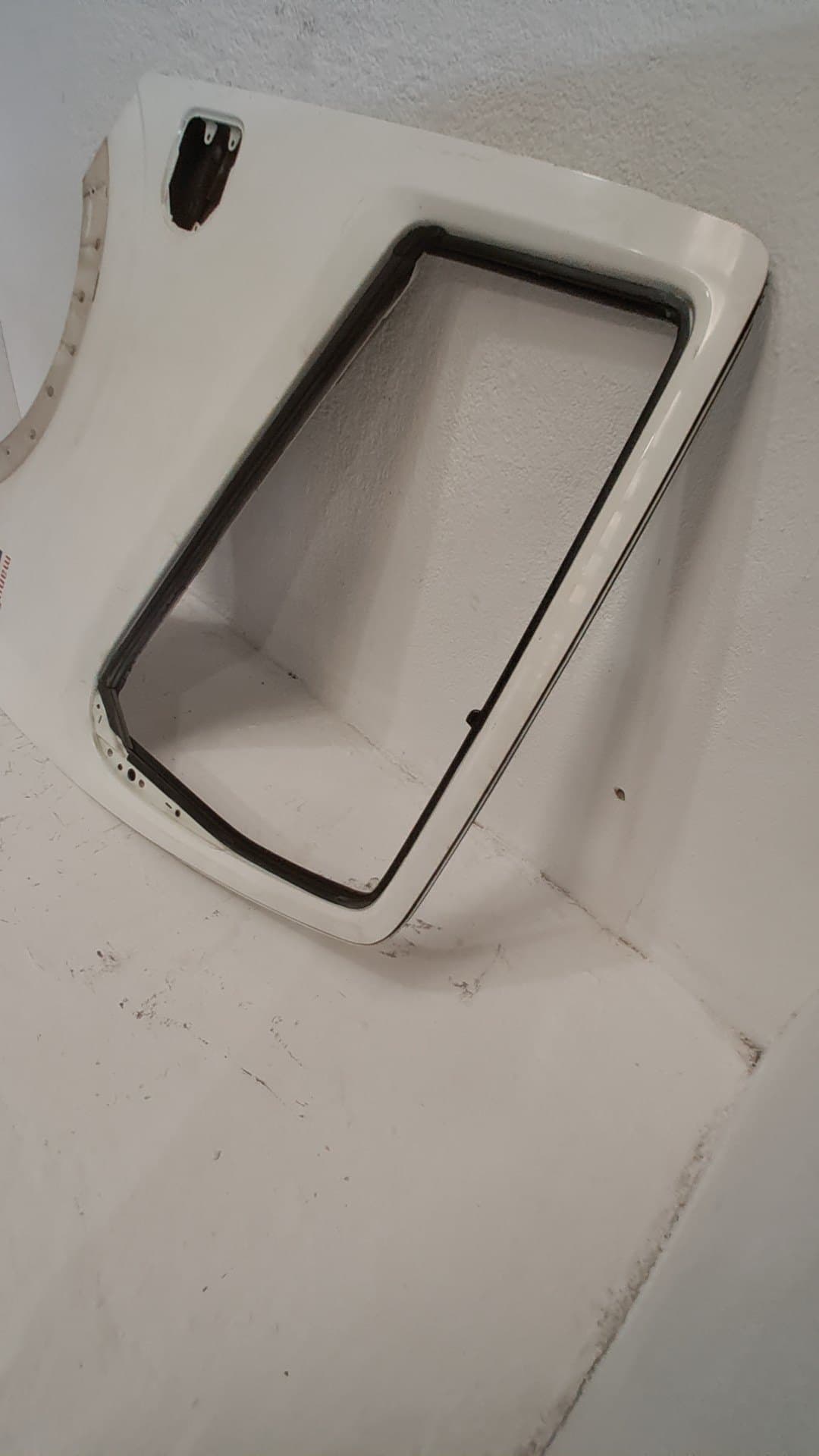 Puerta delantera derecha NISSAN CABSTAR 4
