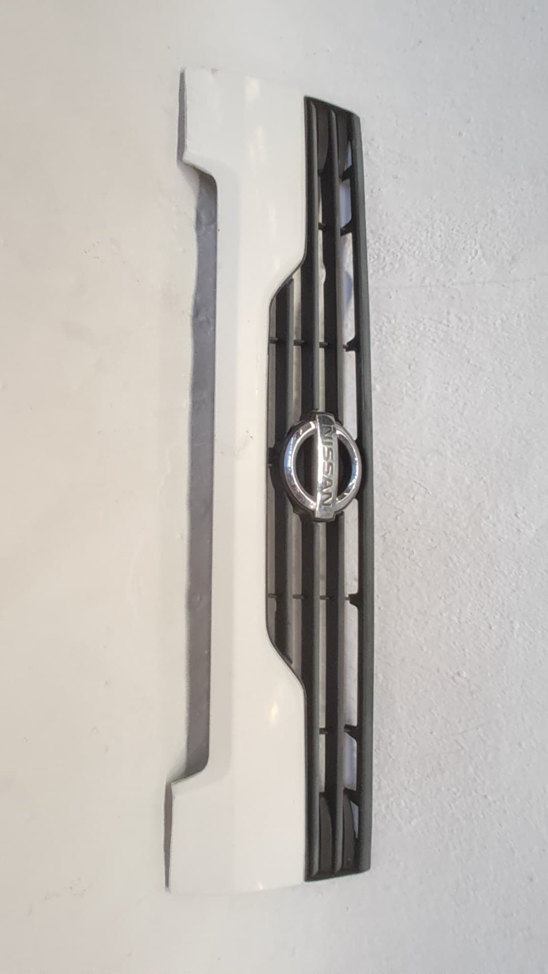 Rejilla delantera NISSAN CABSTAR