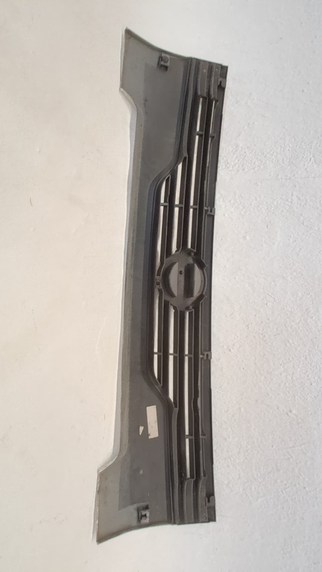 Rejilla delantera NISSAN CABSTAR 2