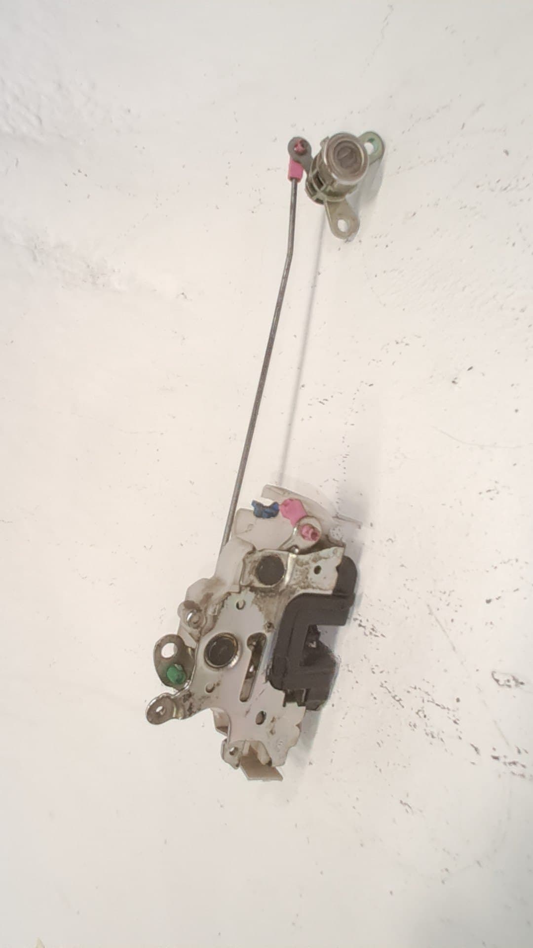 Cerradura puerta delantera derecha NISSAN CABSTAR 3