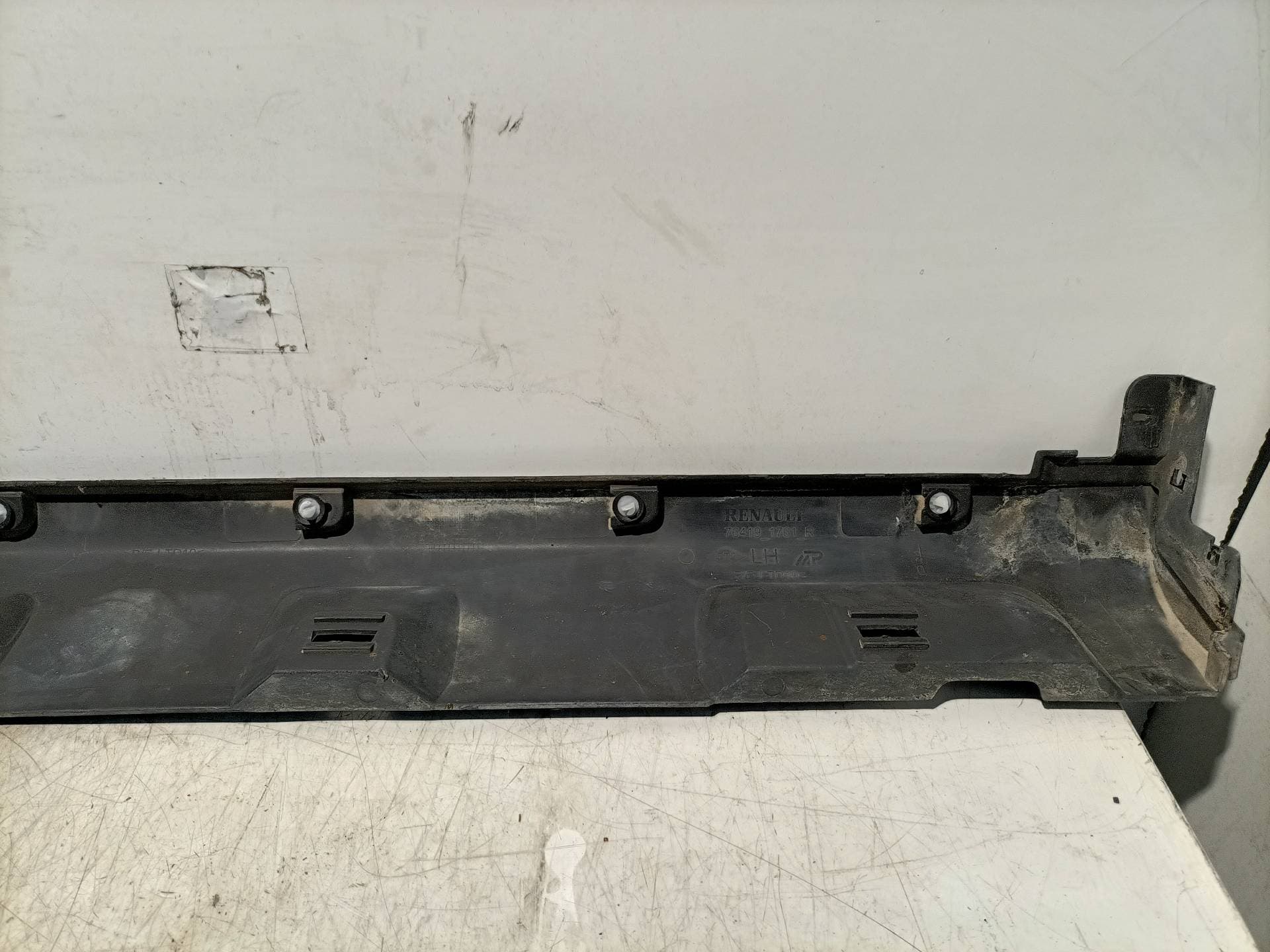 Faldon lateral DACIA SANDERO 5