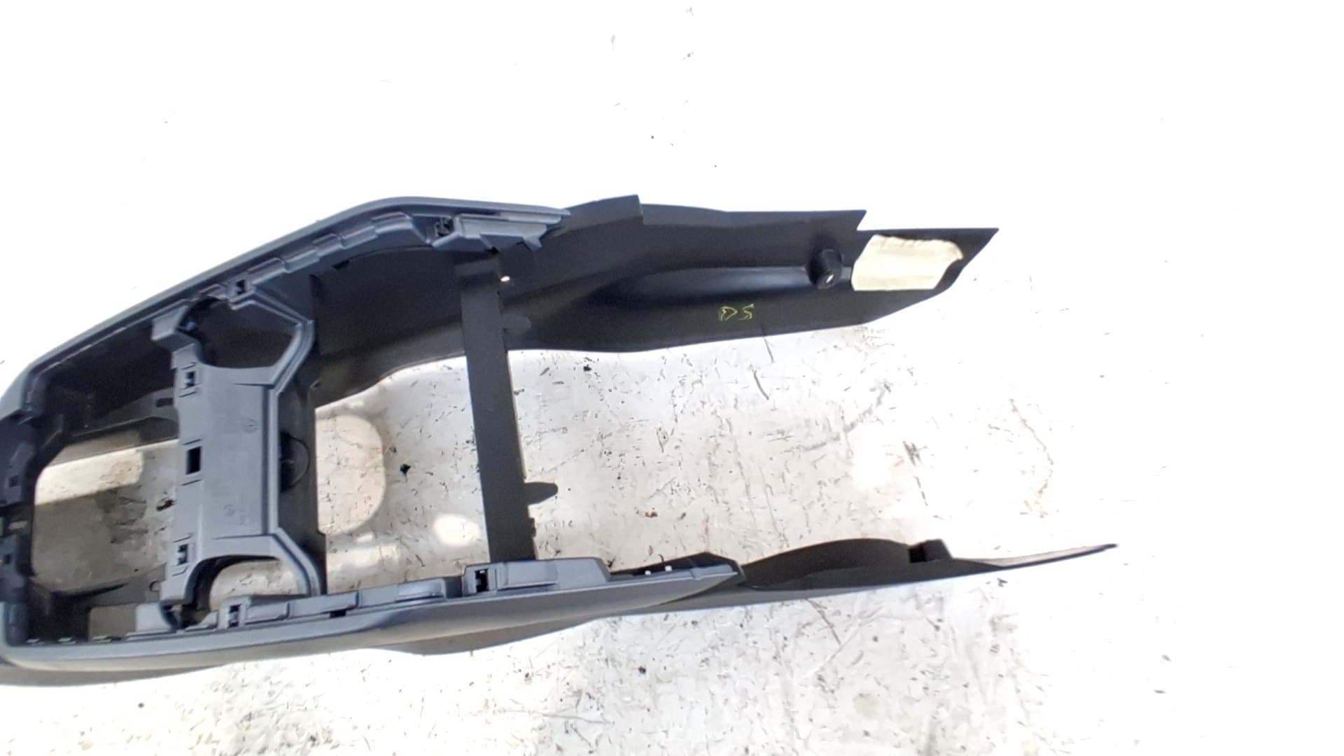 Consola central SEAT ARONA 3