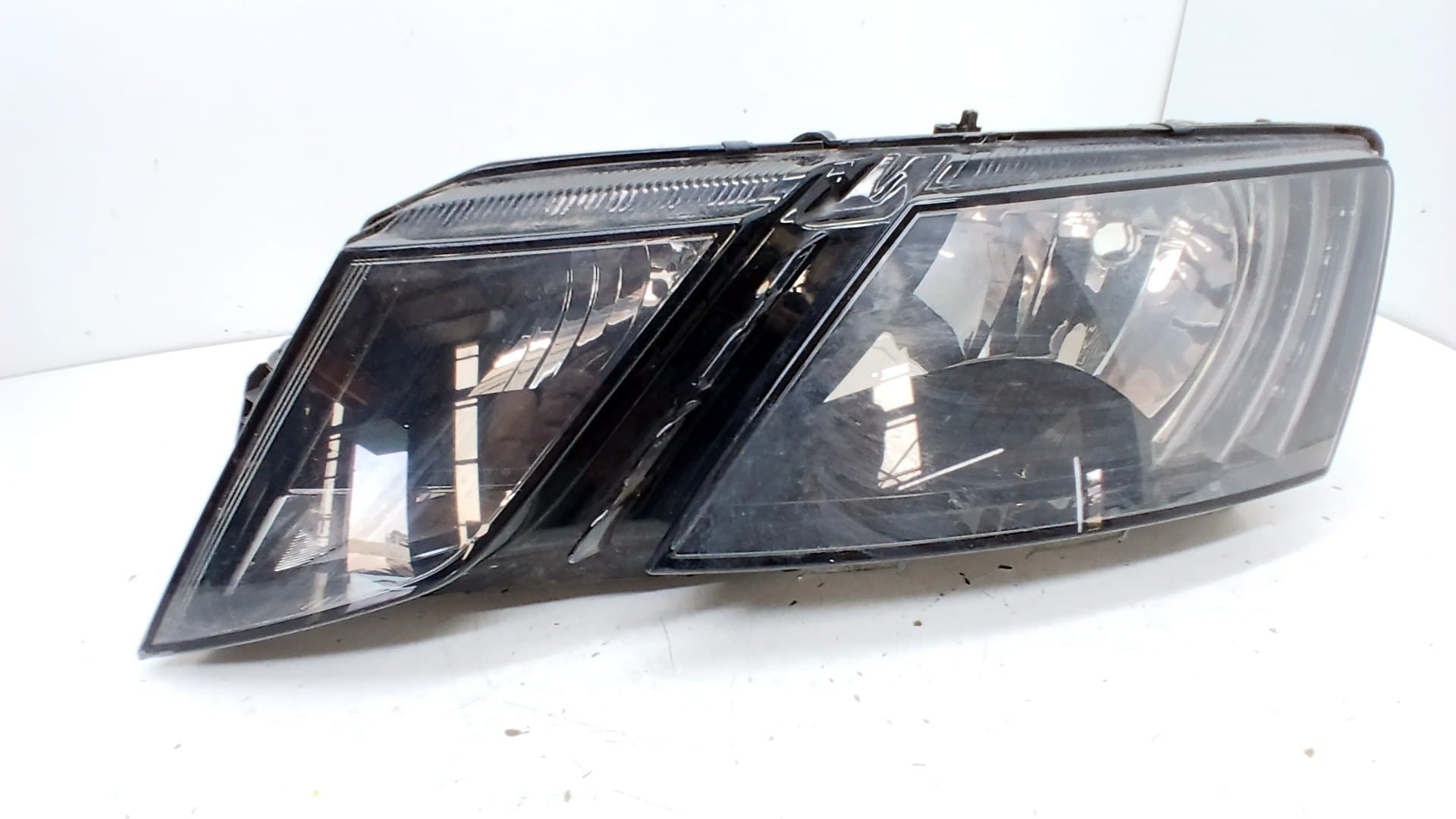Faro izquierdo SKODA OCTAVIA BERLINA (1Z3)