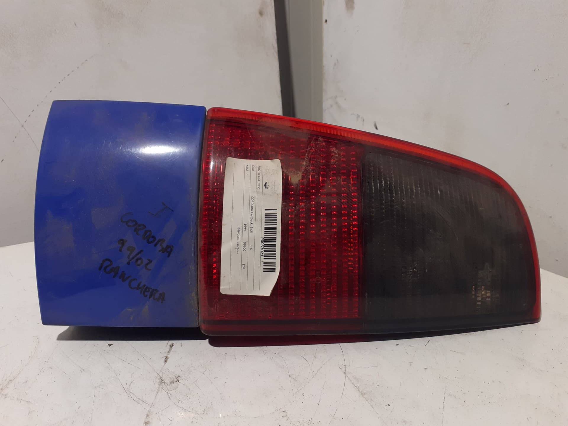 Piloto trasero izquierdo SEAT CORDOBA BERLINA (6K2)