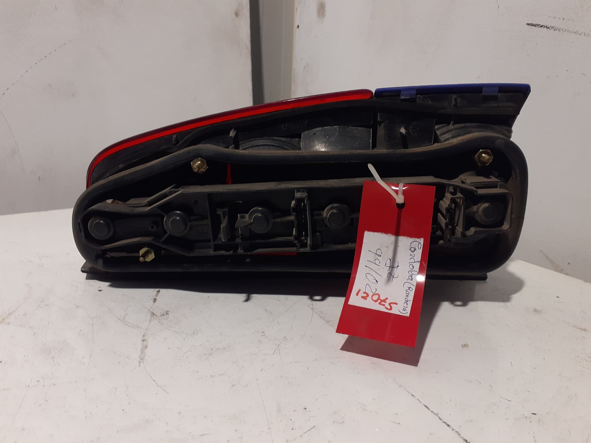 Piloto trasero izquierdo SEAT CORDOBA BERLINA (6K2) 2