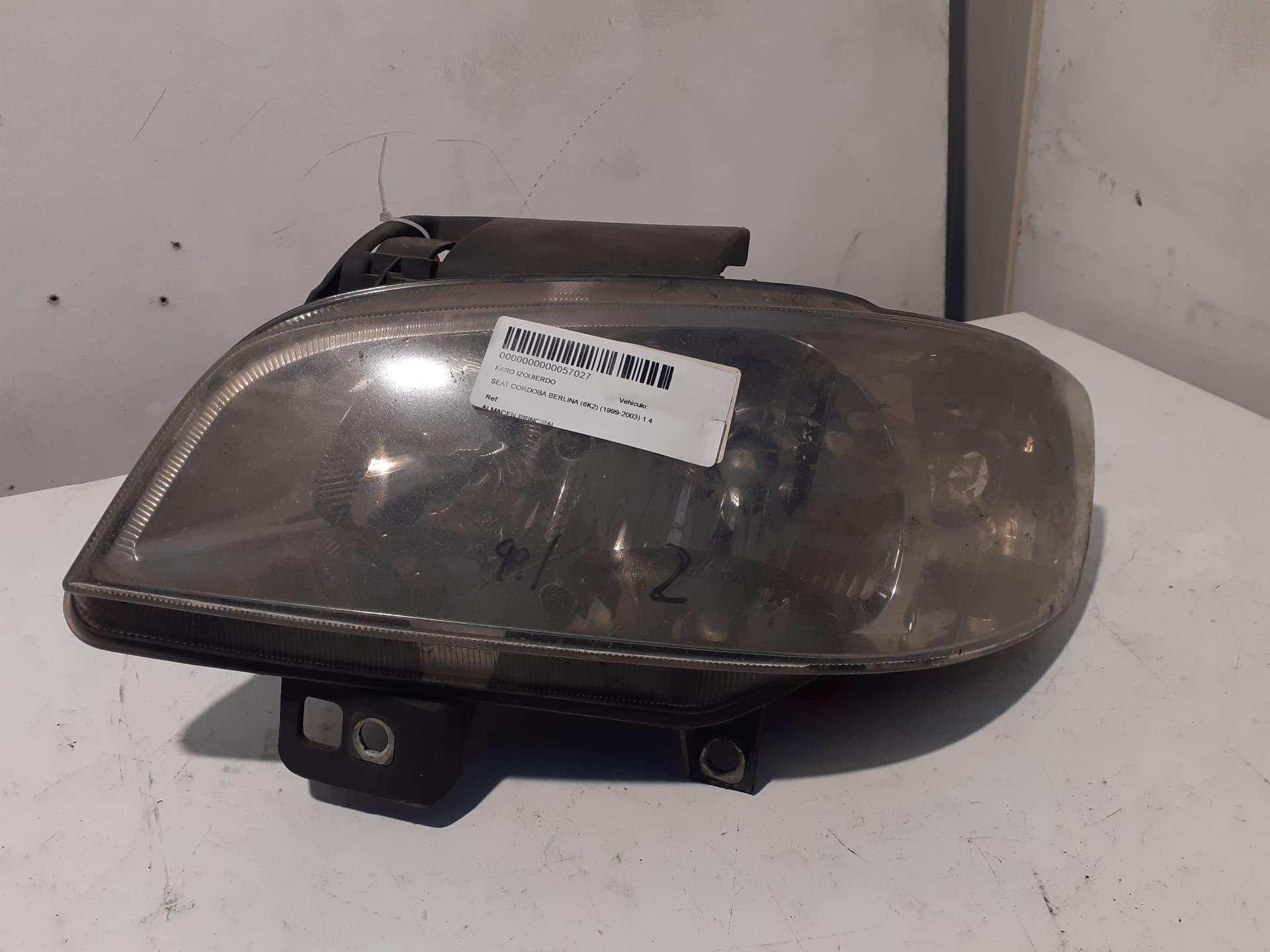 Faro izquierdo SEAT CORDOBA BERLINA (6K2)
