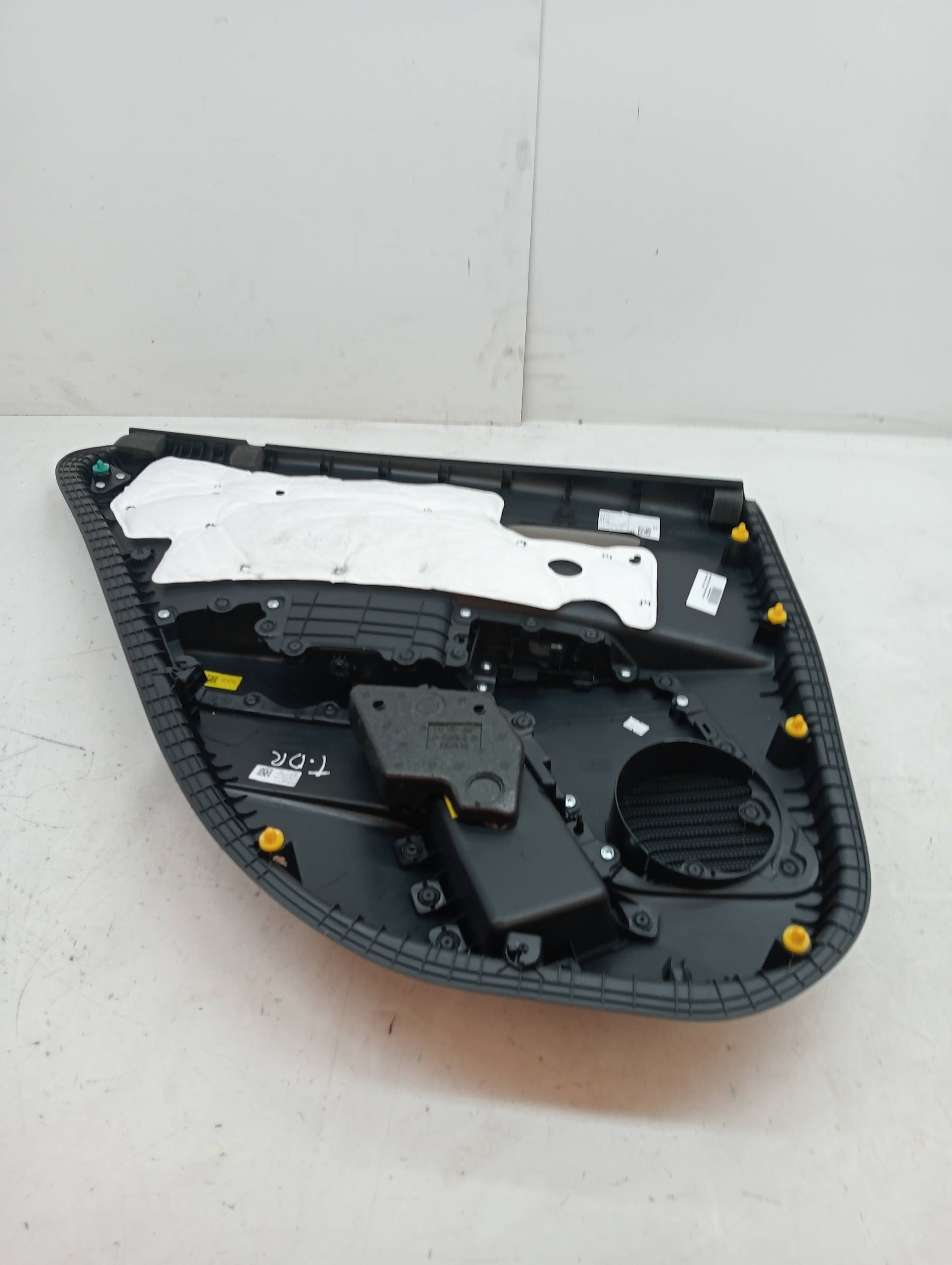 Guarnecido puerta trasera derecha KIA STONIC 2