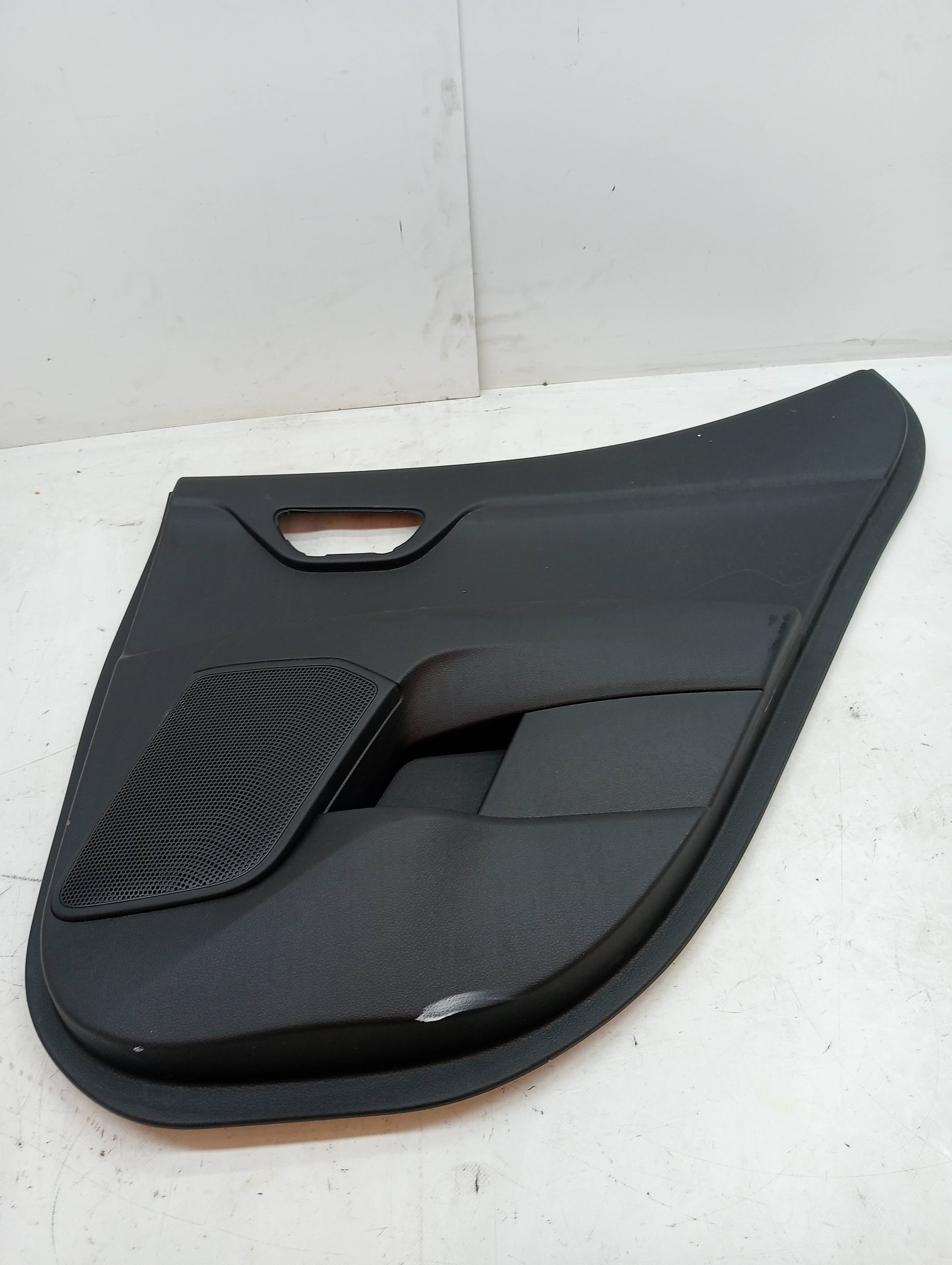 Guarnecido puerta trasera derecha KIA STONIC