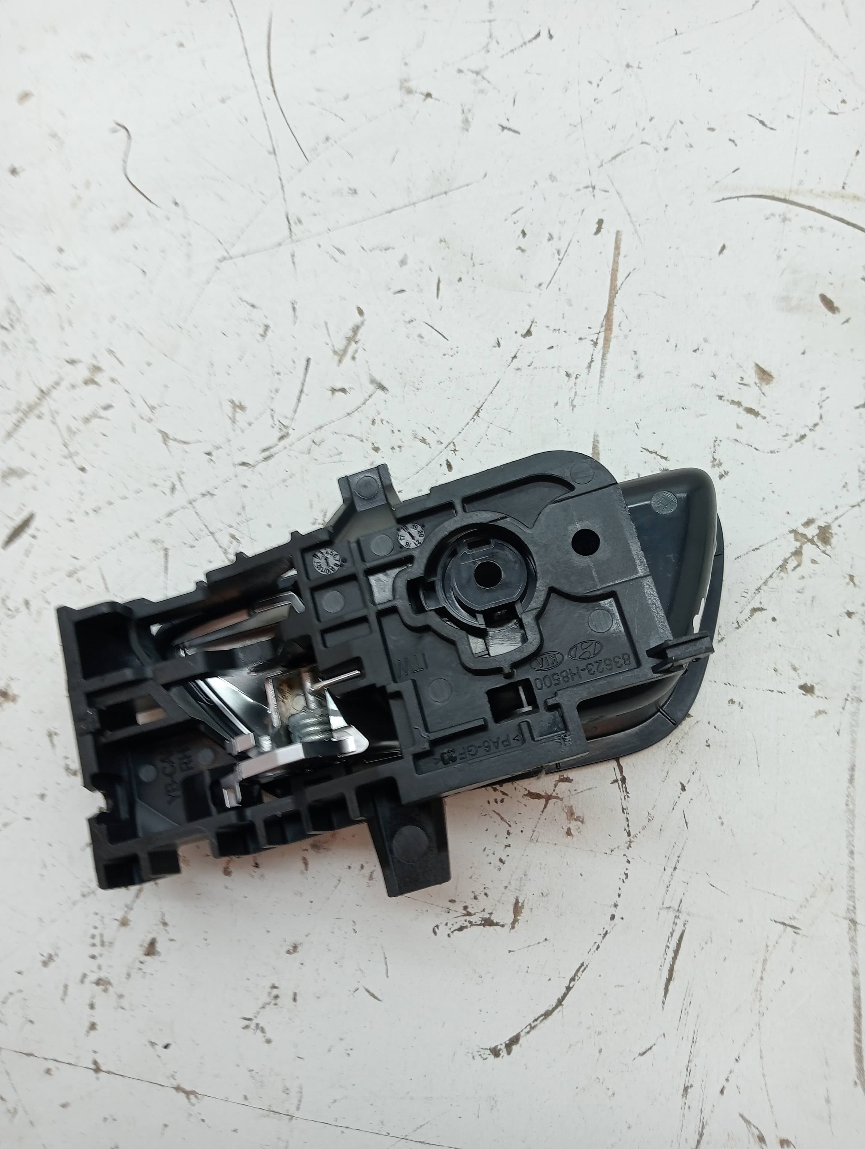 Maneta interior trasera derecha KIA STONIC 3