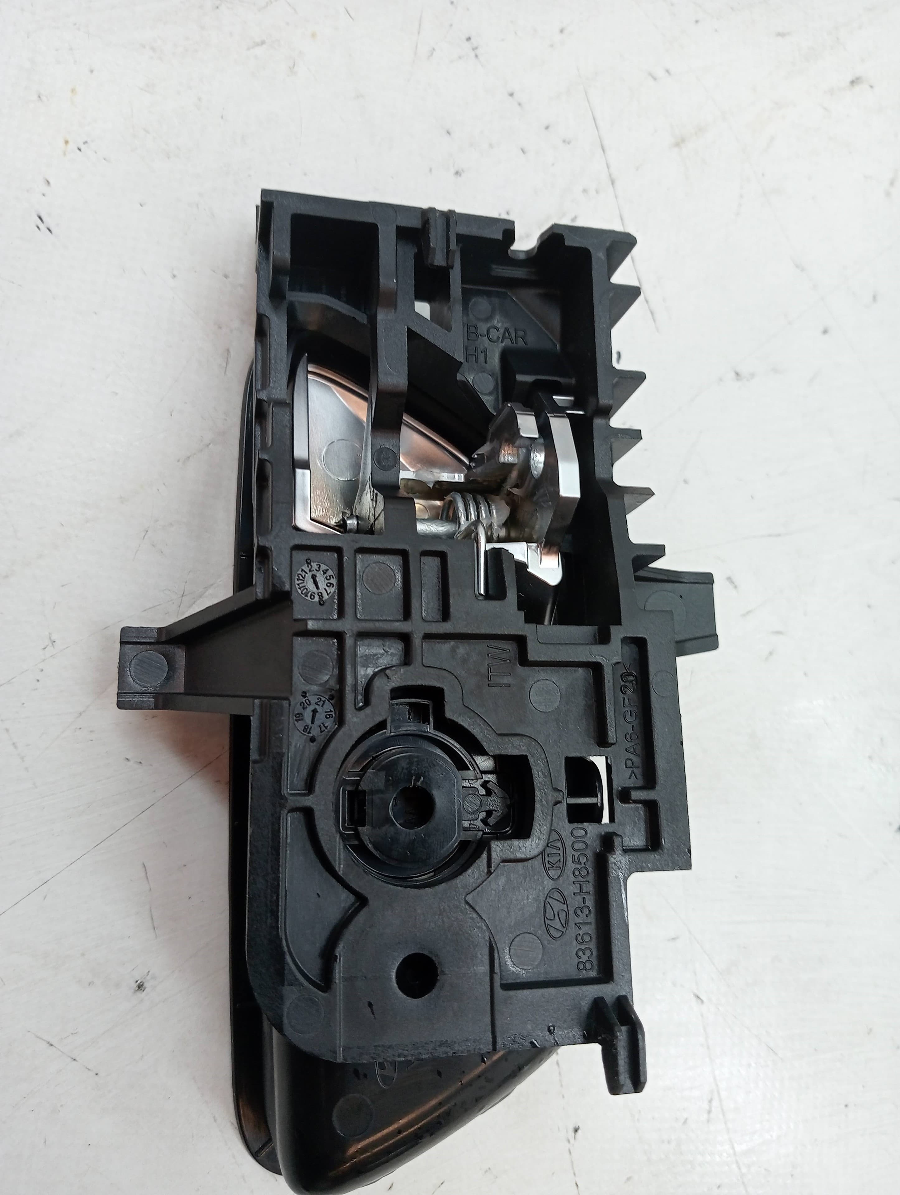 Maneta interior trasera izquierda KIA STONIC 3