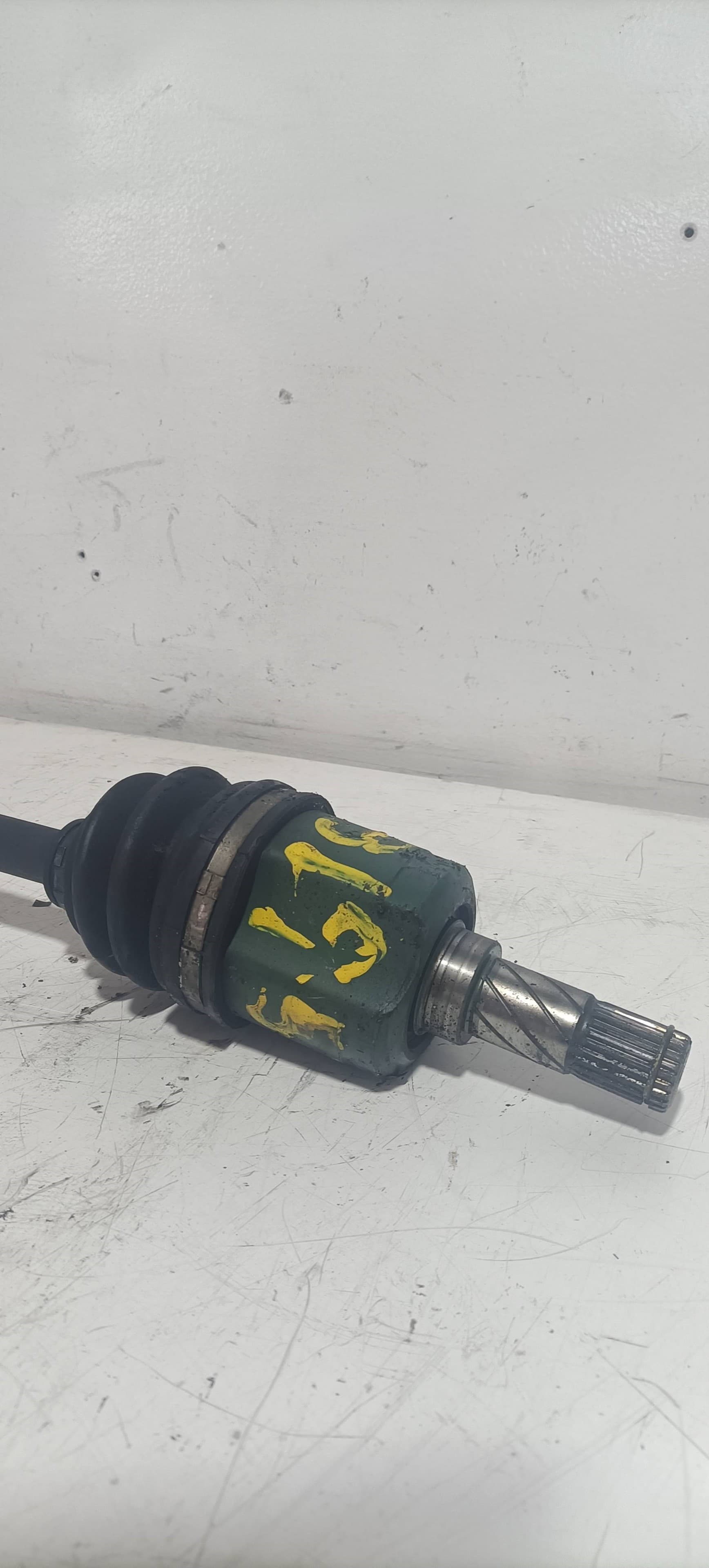 Transmision delantera izquierda MAZDA 323 BERLINA F/S (BJ) 3