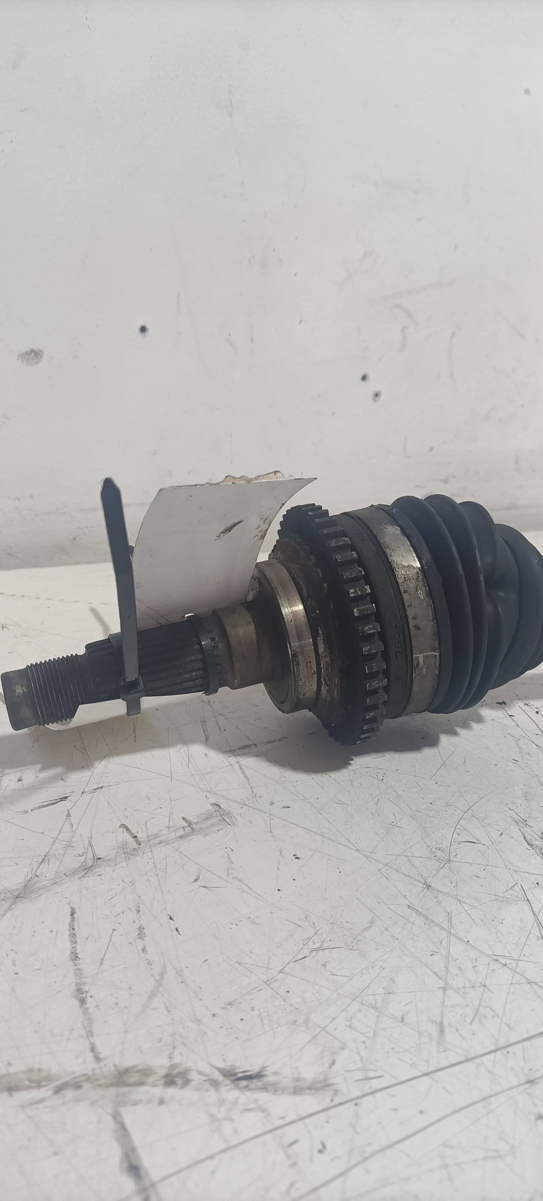 Transmision delantera izquierda MAZDA 323 BERLINA F/S (BJ) 2