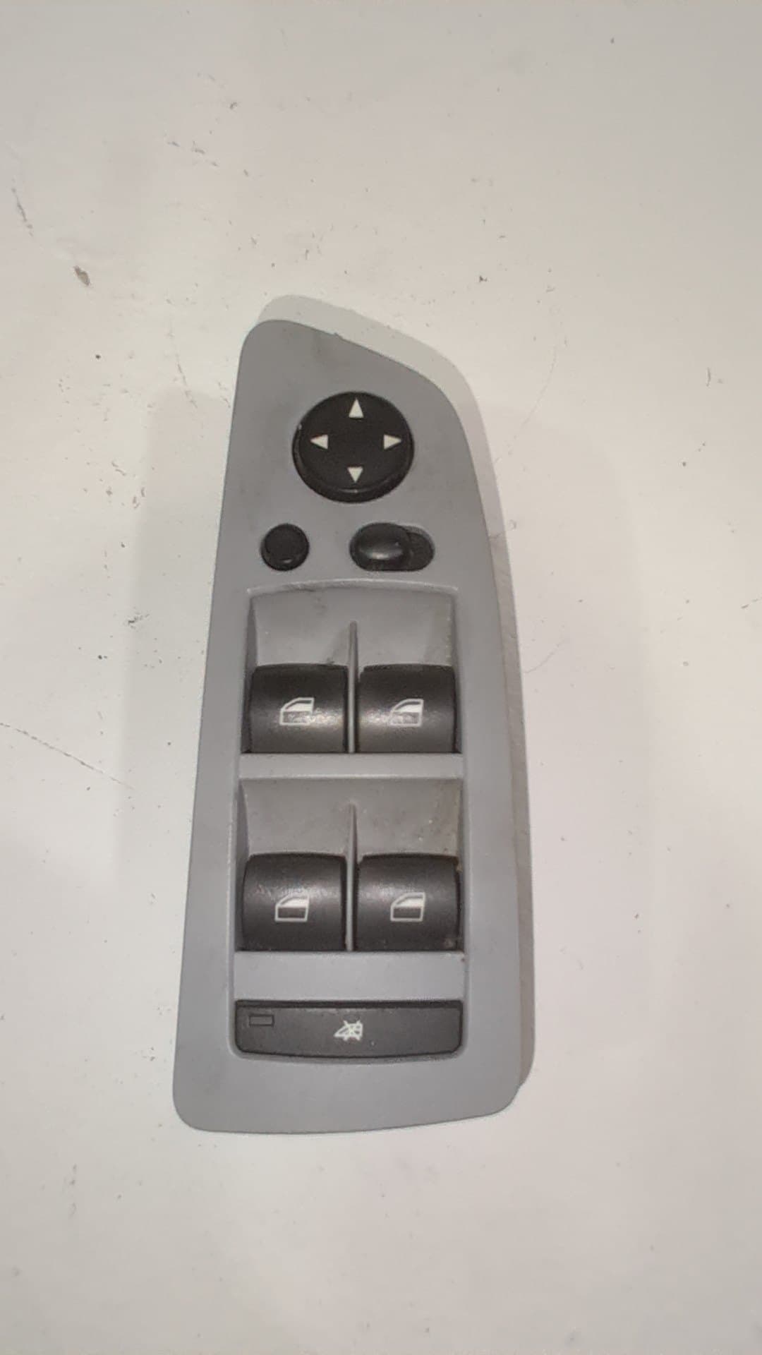 Mando elevalunas delantero izquierdo BMW SERIE 1 BERLINA (E81/E87)