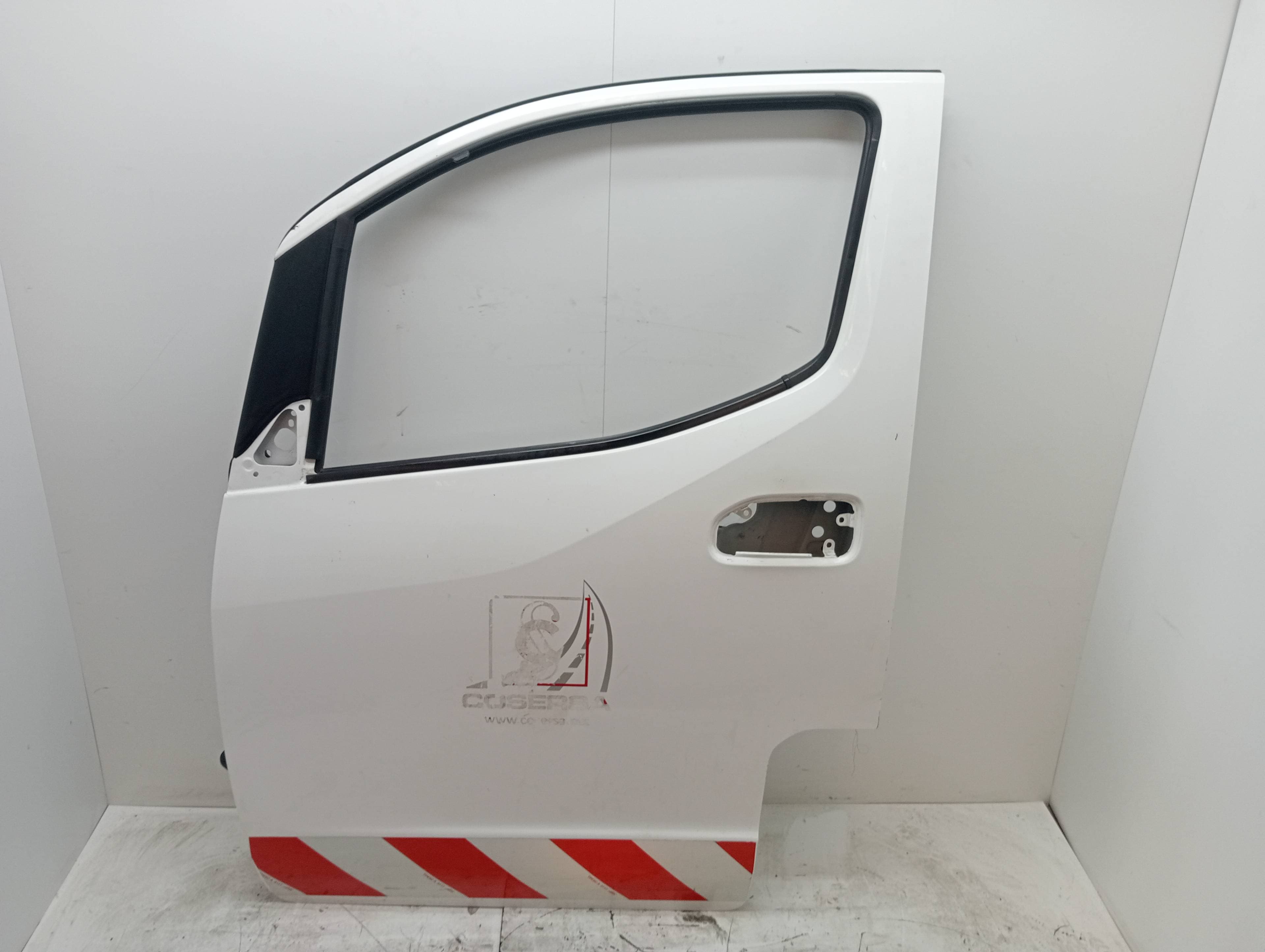 Puerta delantera izquierda NISSAN NV 200 (M20)